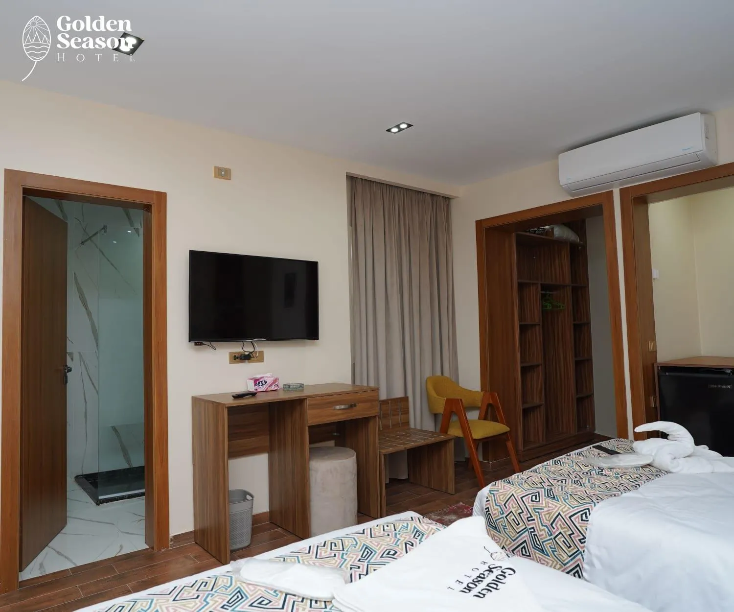 Communal lounge/ TV room, Bed in Golden Season Hotel