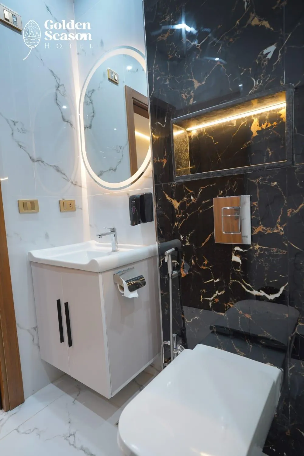 Toilet in Golden Season Hotel