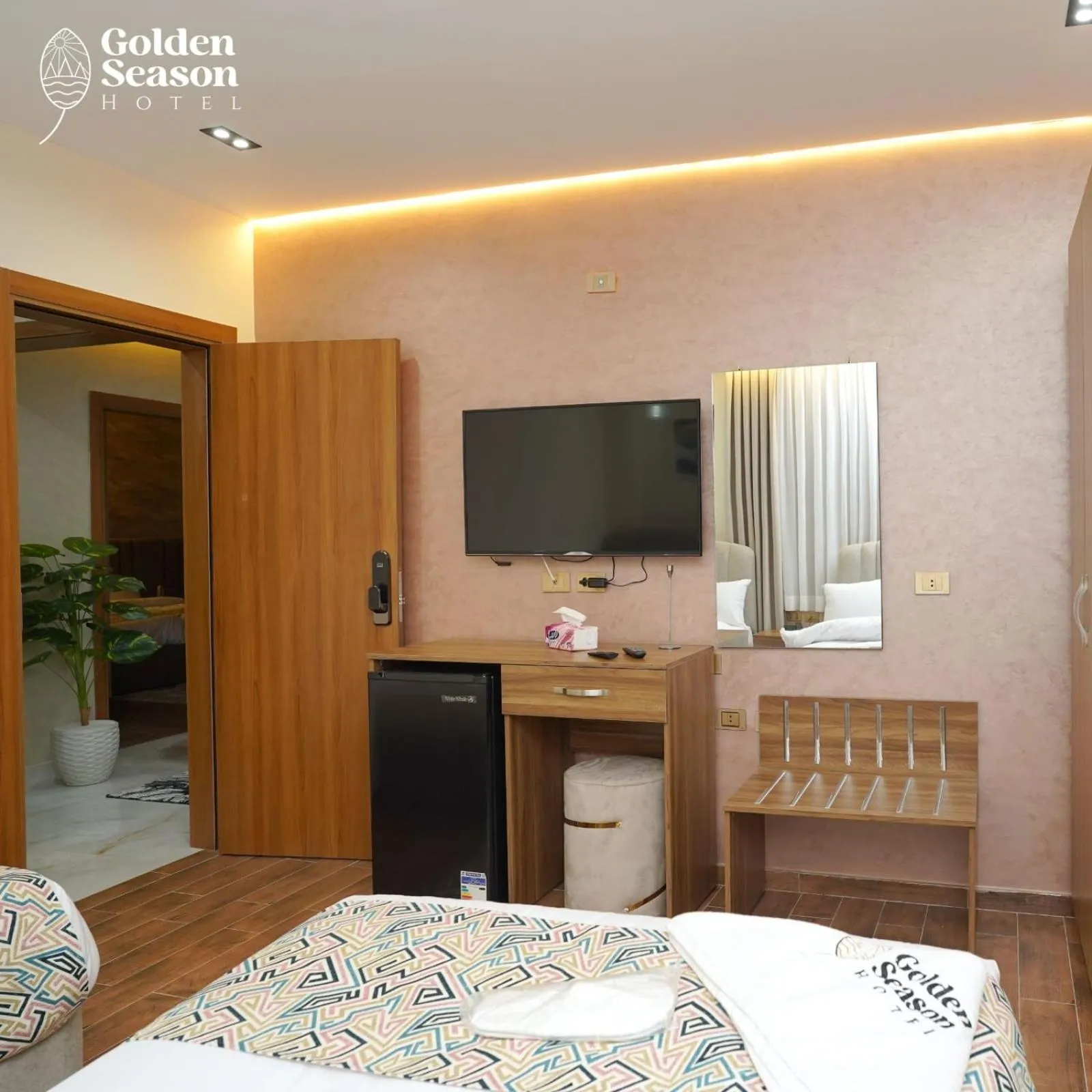 Communal lounge/ TV room, Bed in Golden Season Hotel