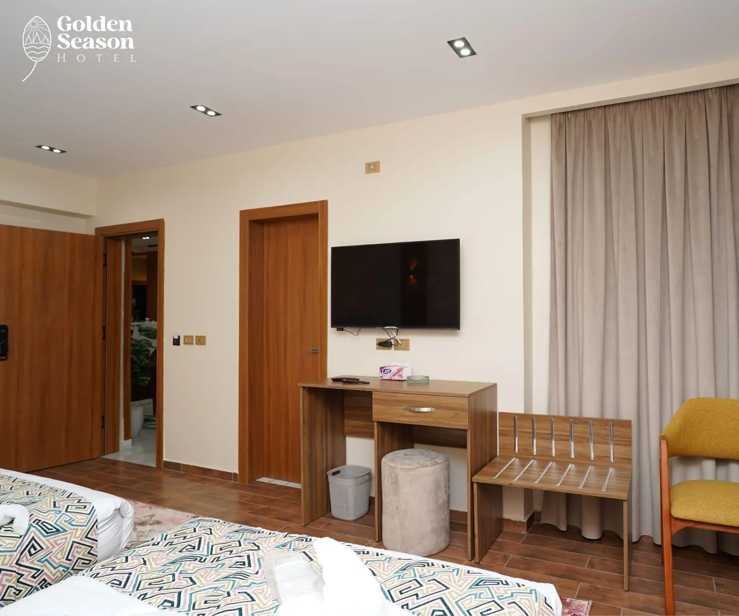 Communal lounge/ TV room, Bed in Golden Season Hotel