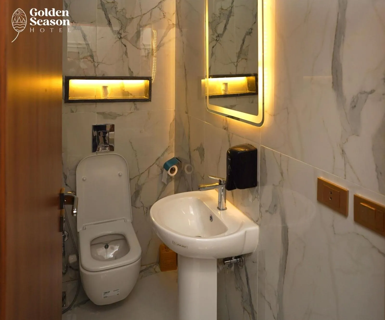 Toilet in Golden Season Hotel