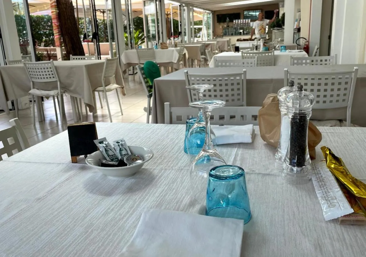 Restaurant/places to eat in Hotel Franca