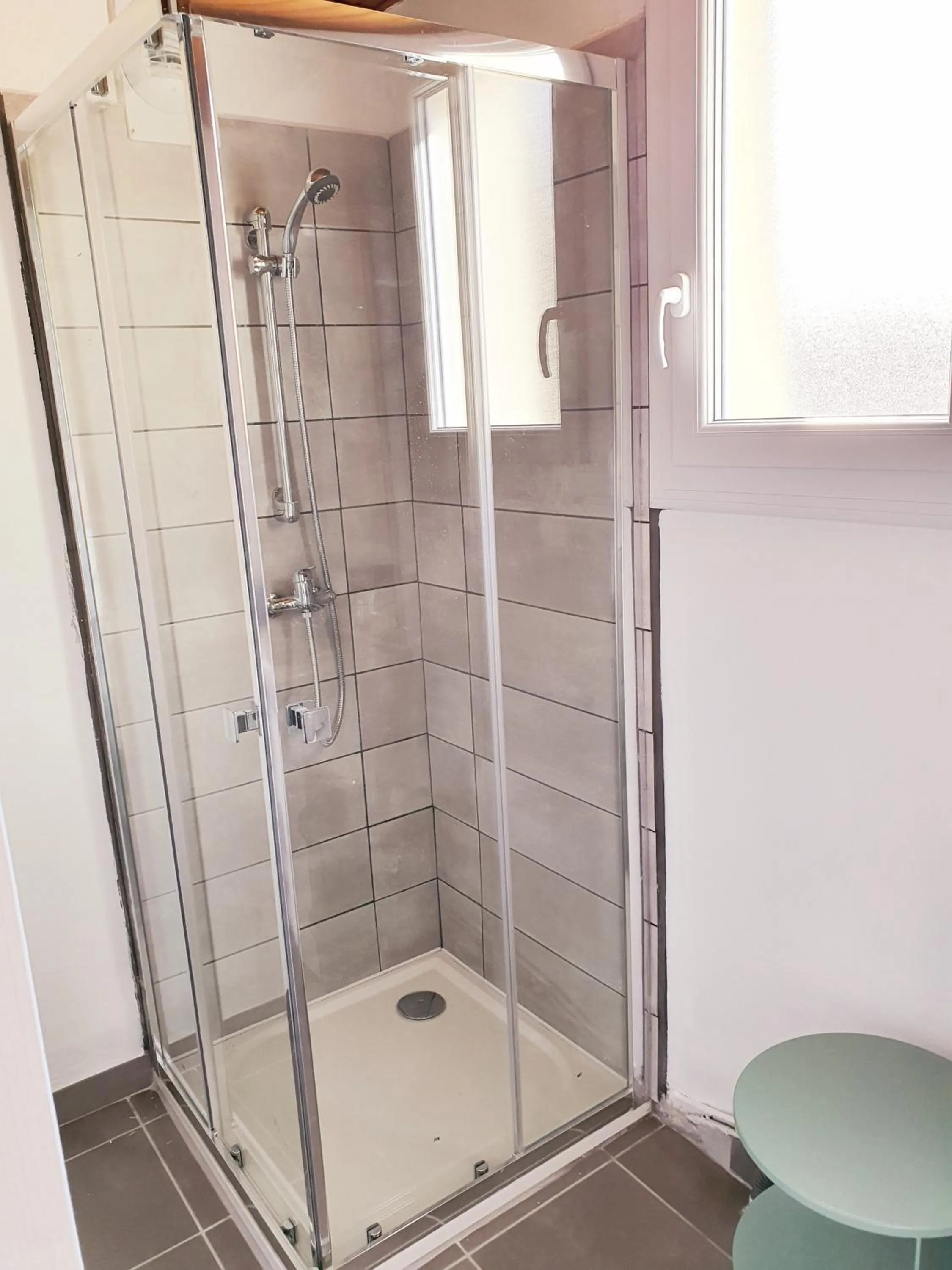 Shower in Le Moulin du Verdon