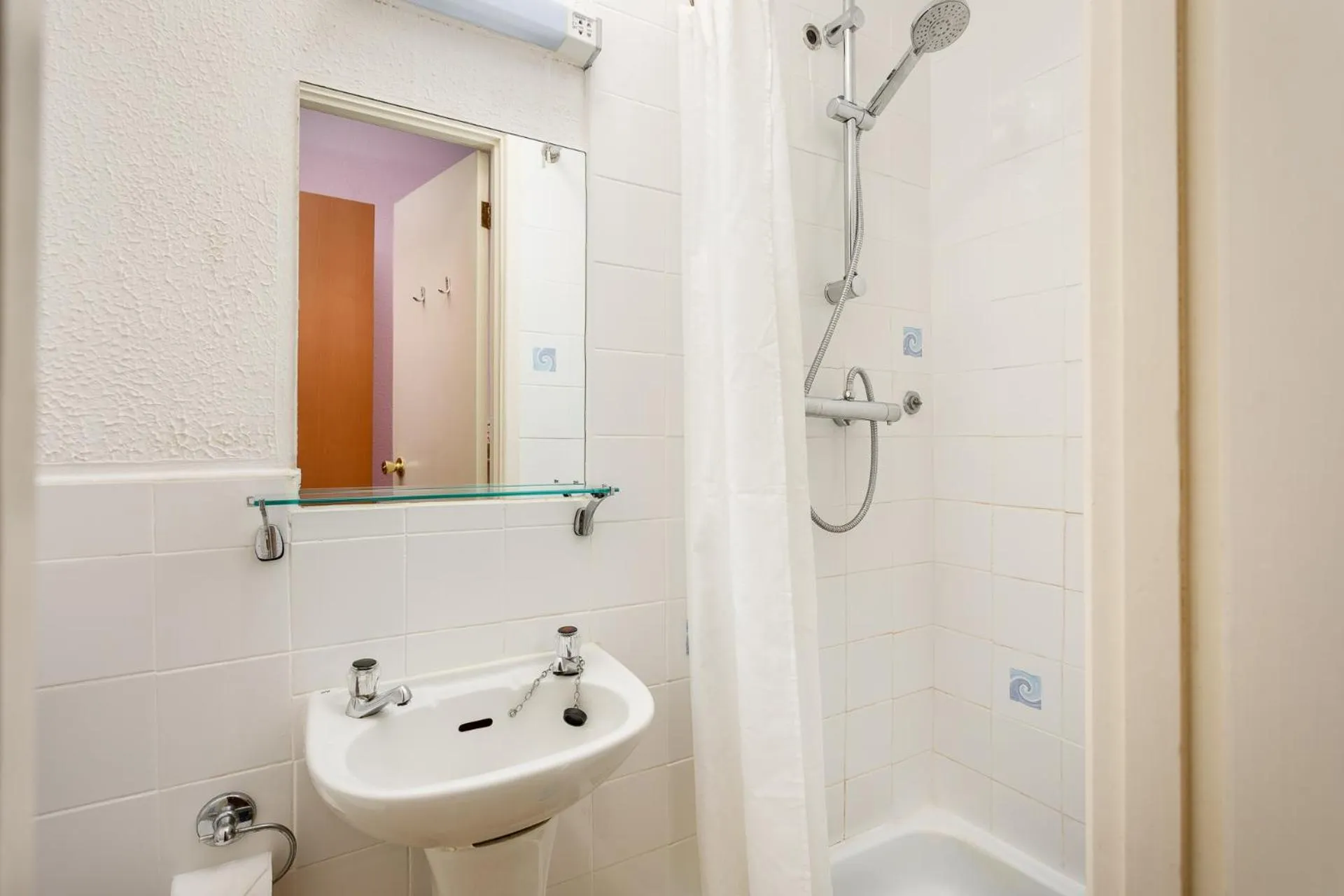 Bathroom in Cherry Tree Hotel