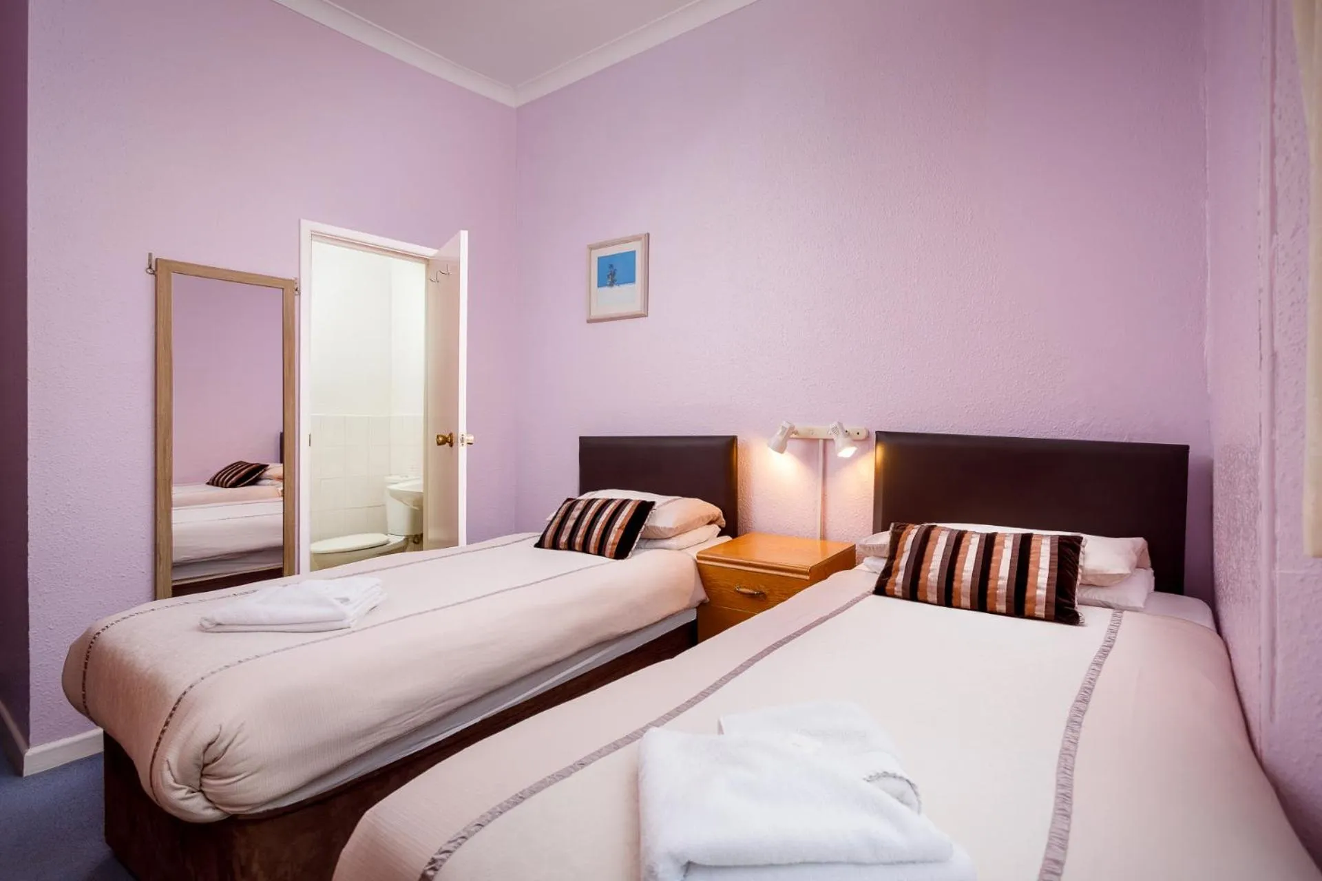 Bedroom, Bed in Cherry Tree Hotel