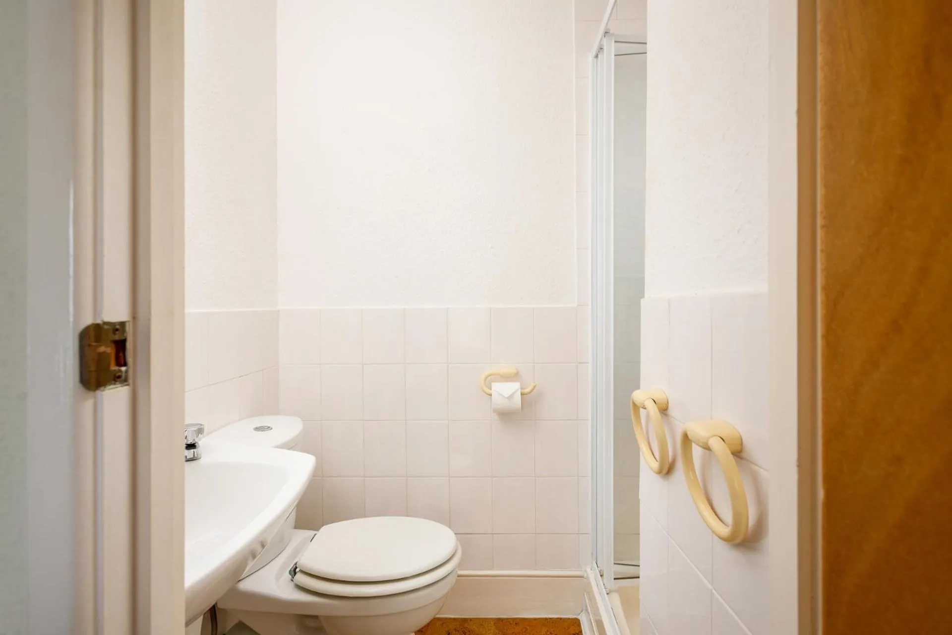 Bathroom in Cherry Tree Hotel