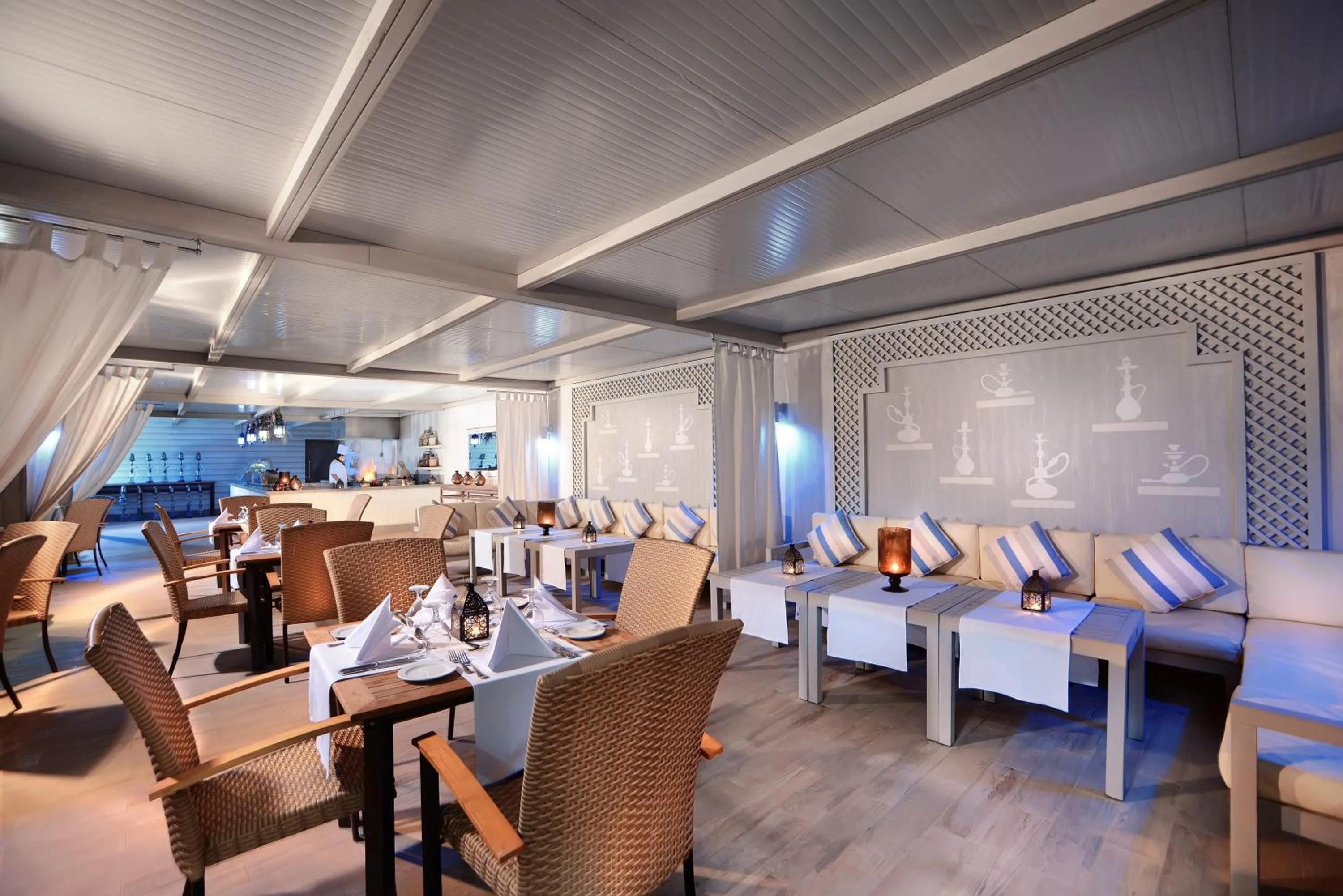 Restaurant/places to eat in JAZ Aquaviva