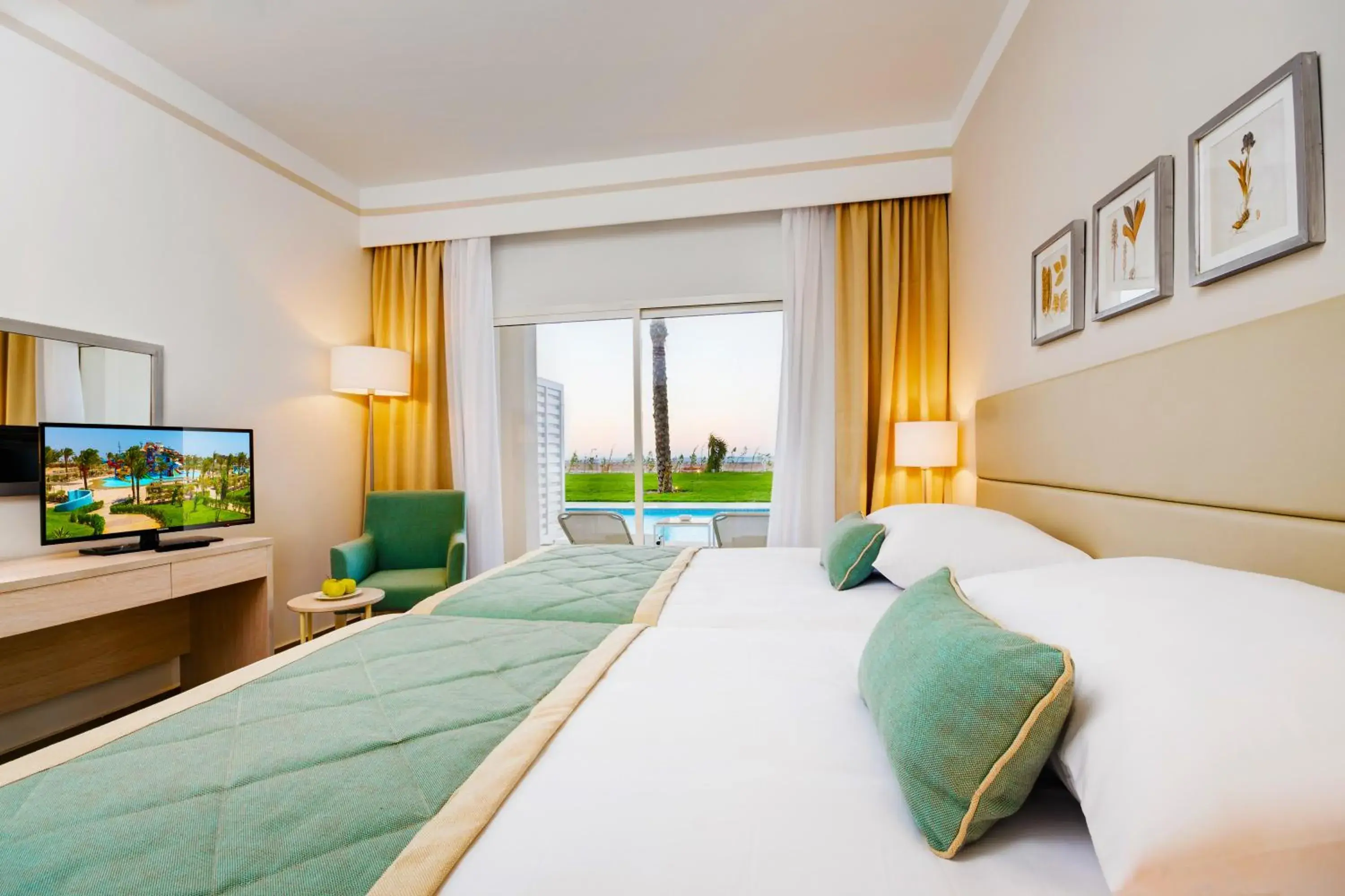 Family Queen or twin Room - Swim up in JAZ Aquaviva Family Queen or twin Room - Swim up in JAZ Aquaviva