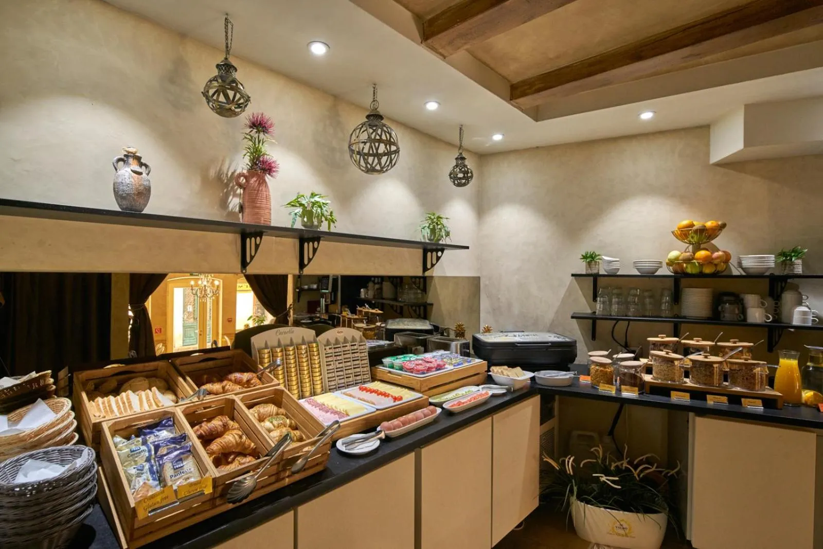 Breakfast in Heritage Hotel Life Palace