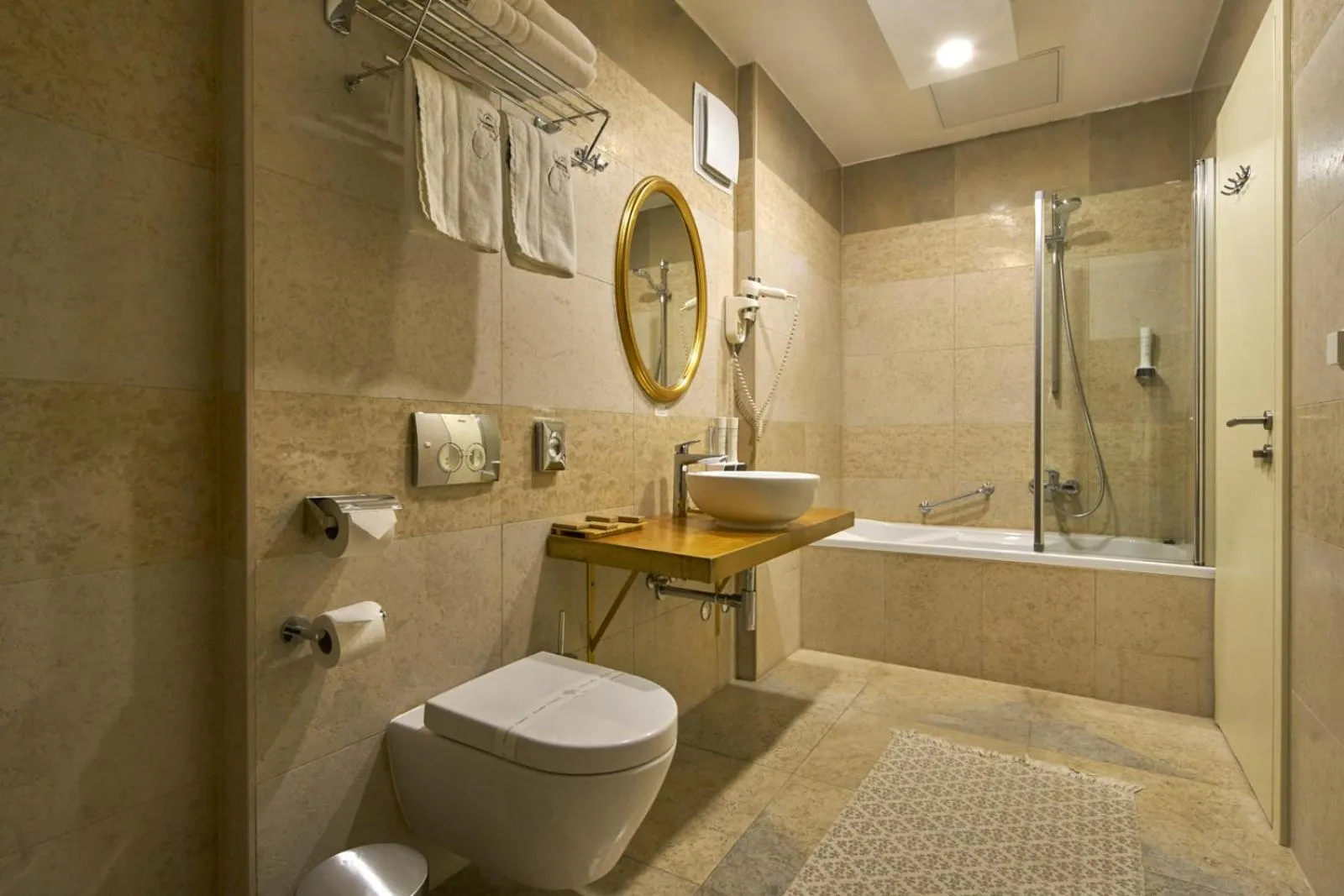 Bathroom in Heritage Hotel Life Palace