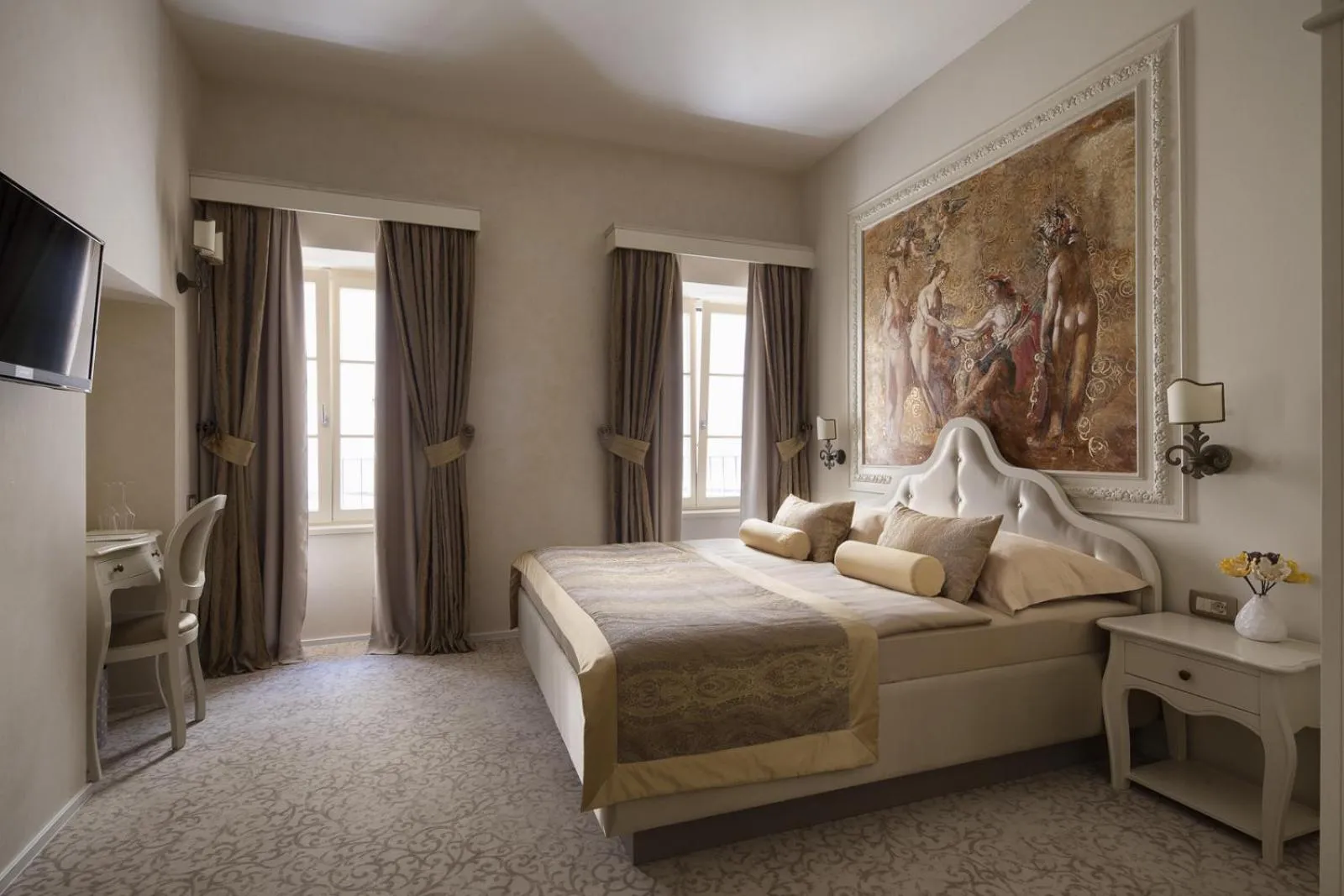 Bed in Heritage Hotel Life Palace