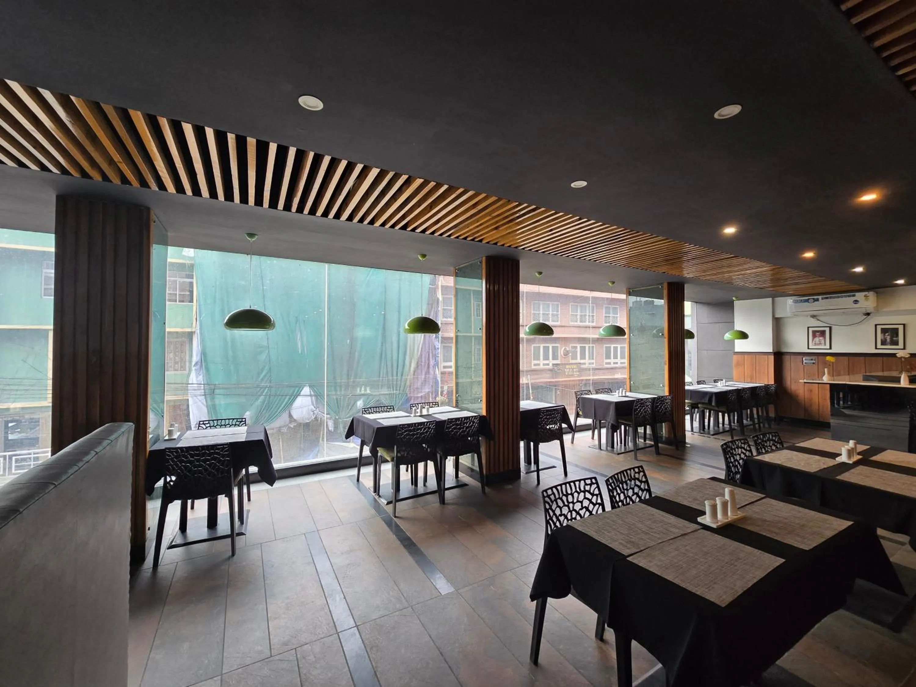 The Regal Hotel & Lounge