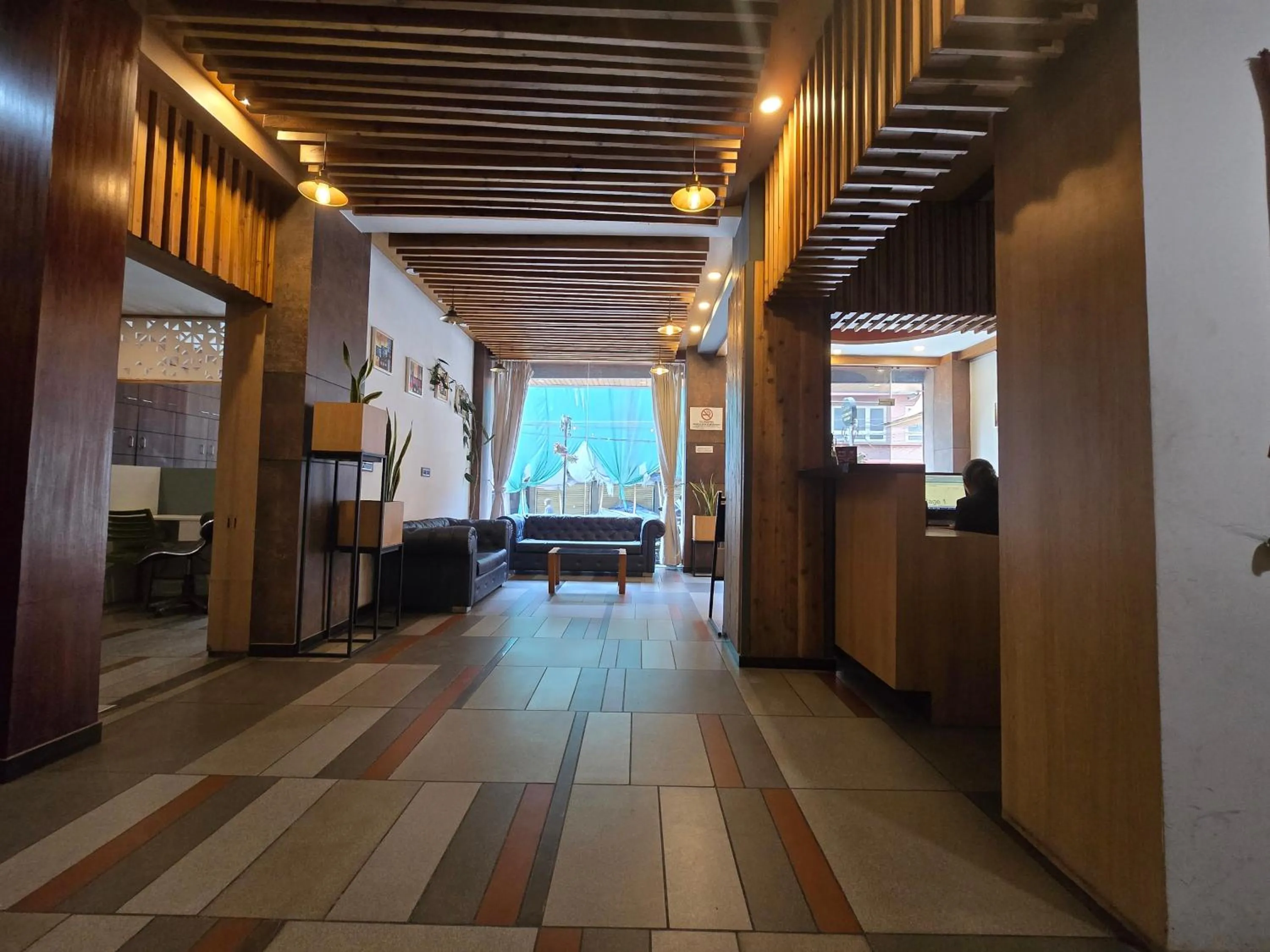 The Regal Hotel & Lounge