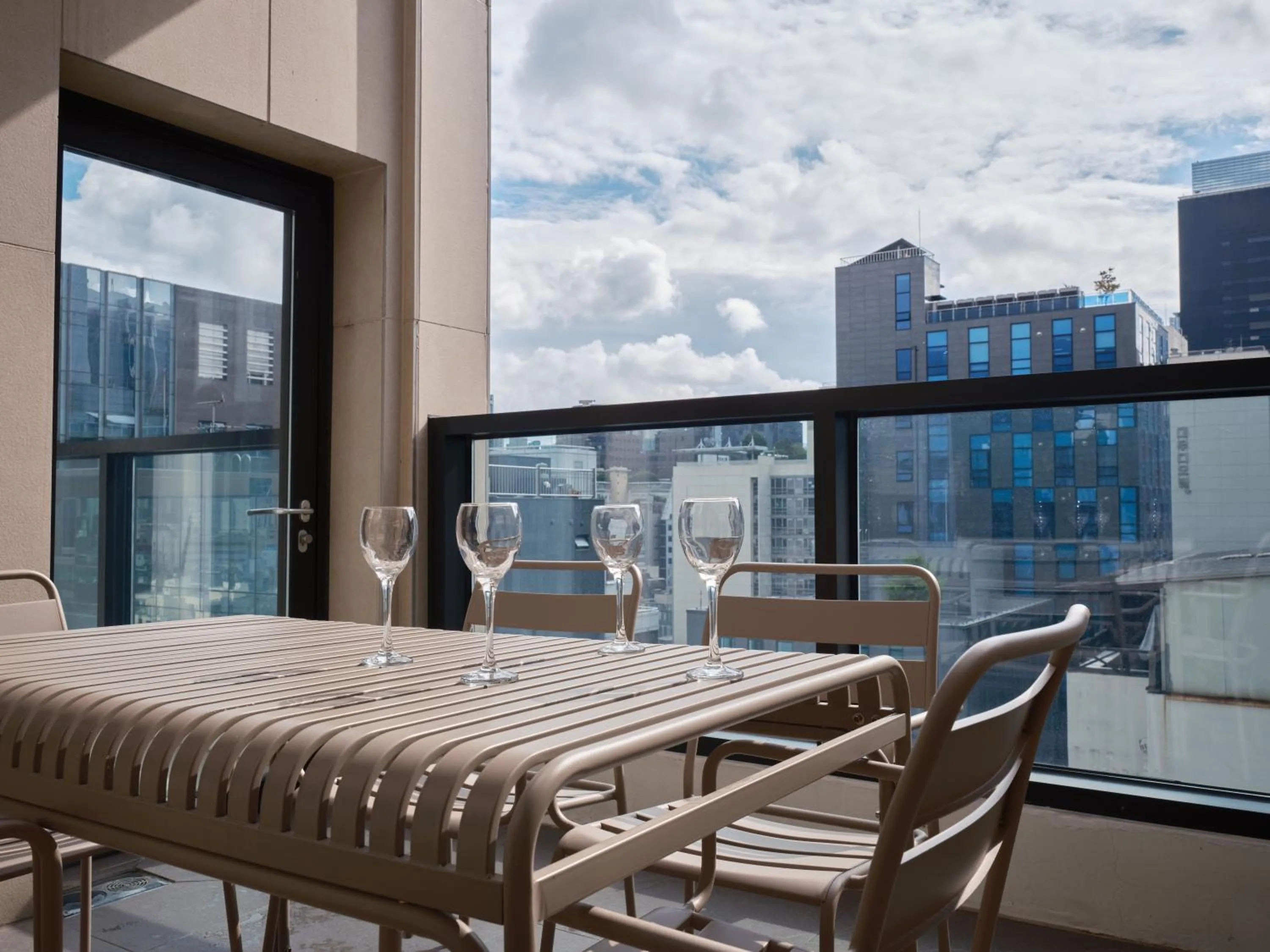 UH FLAT Signature GANGNAM