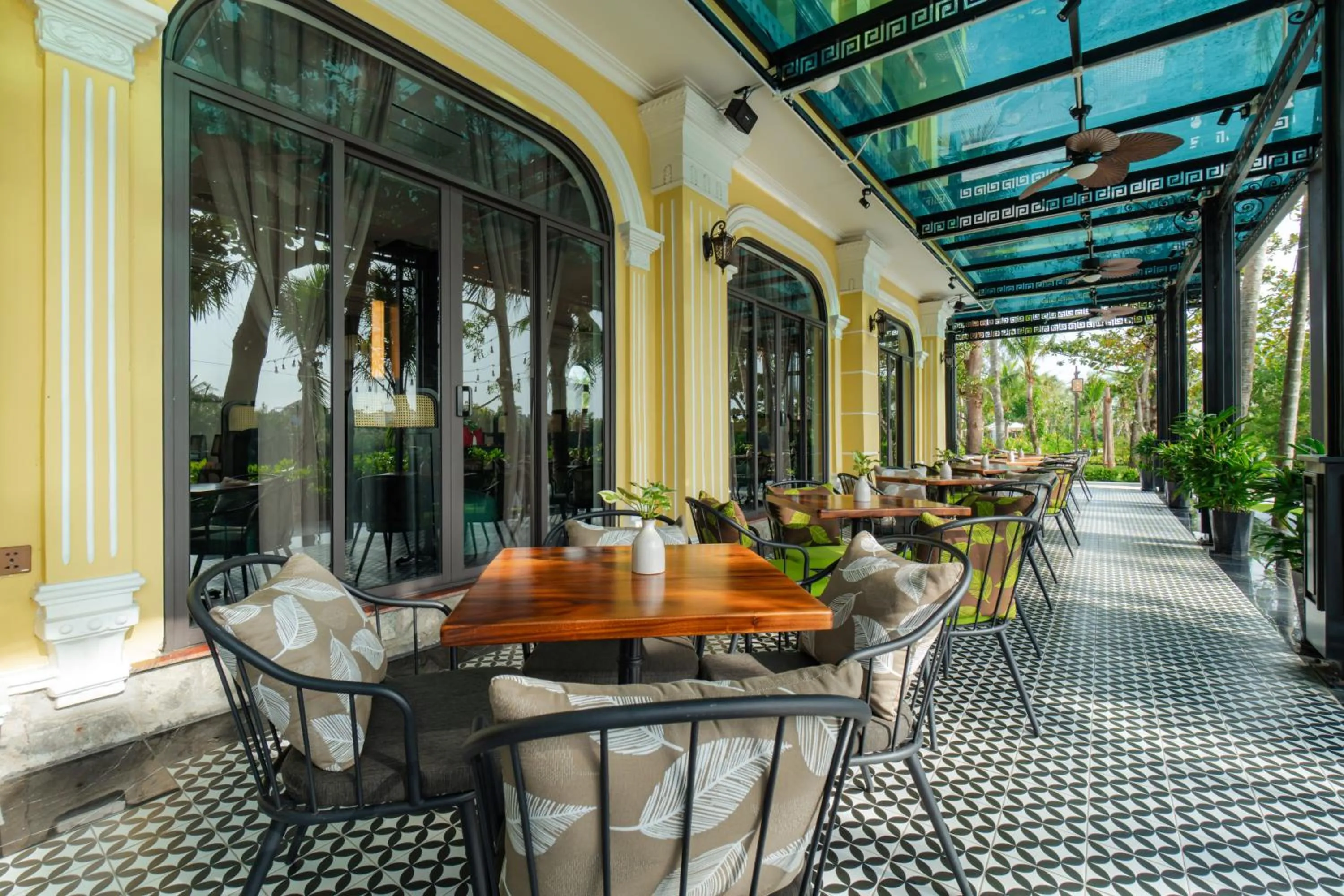 Restaurant/places to eat in Nesta Hoian Resort & Spa