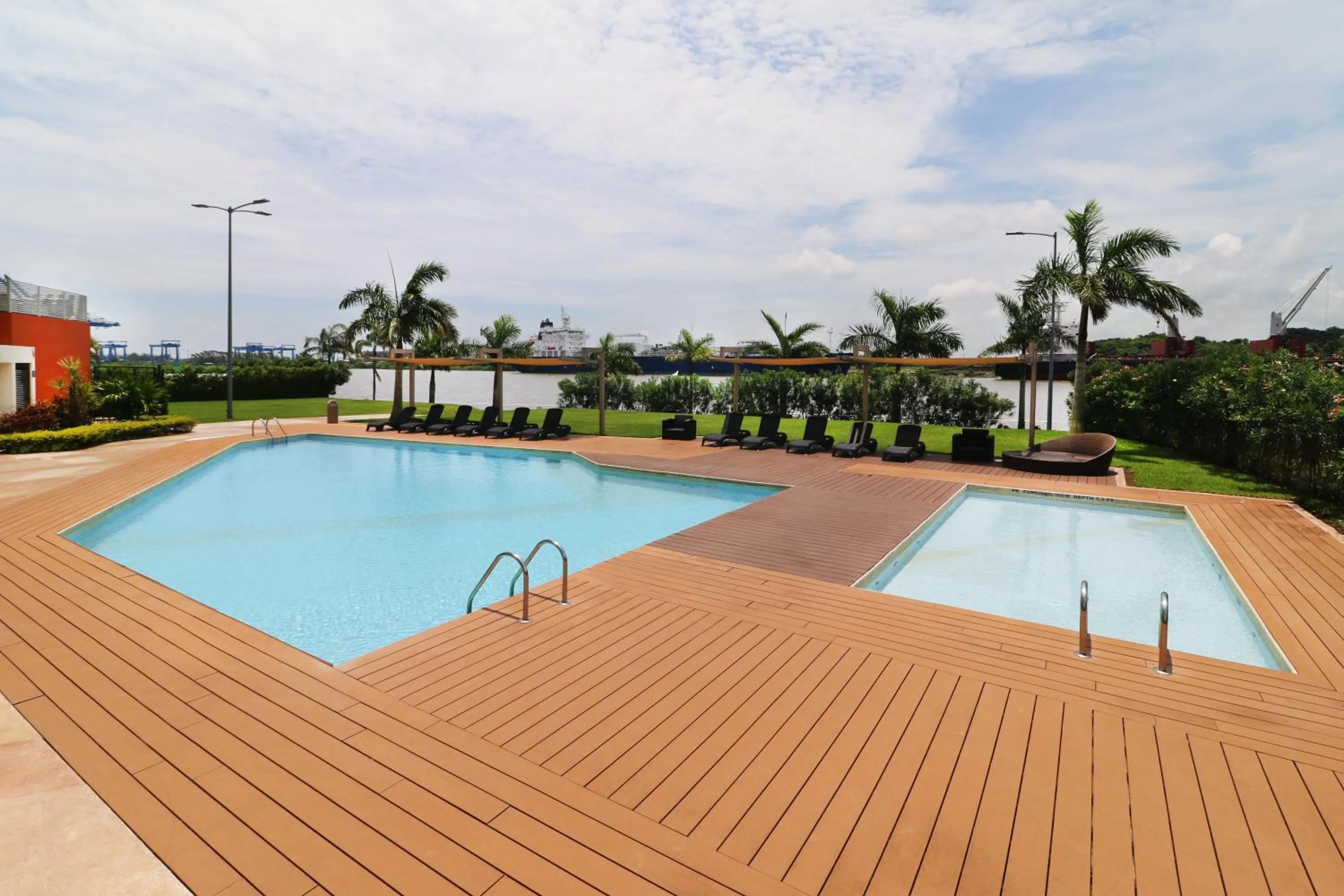 Swimming pool in Holiday Inn Express - Tuxpan by IHG
