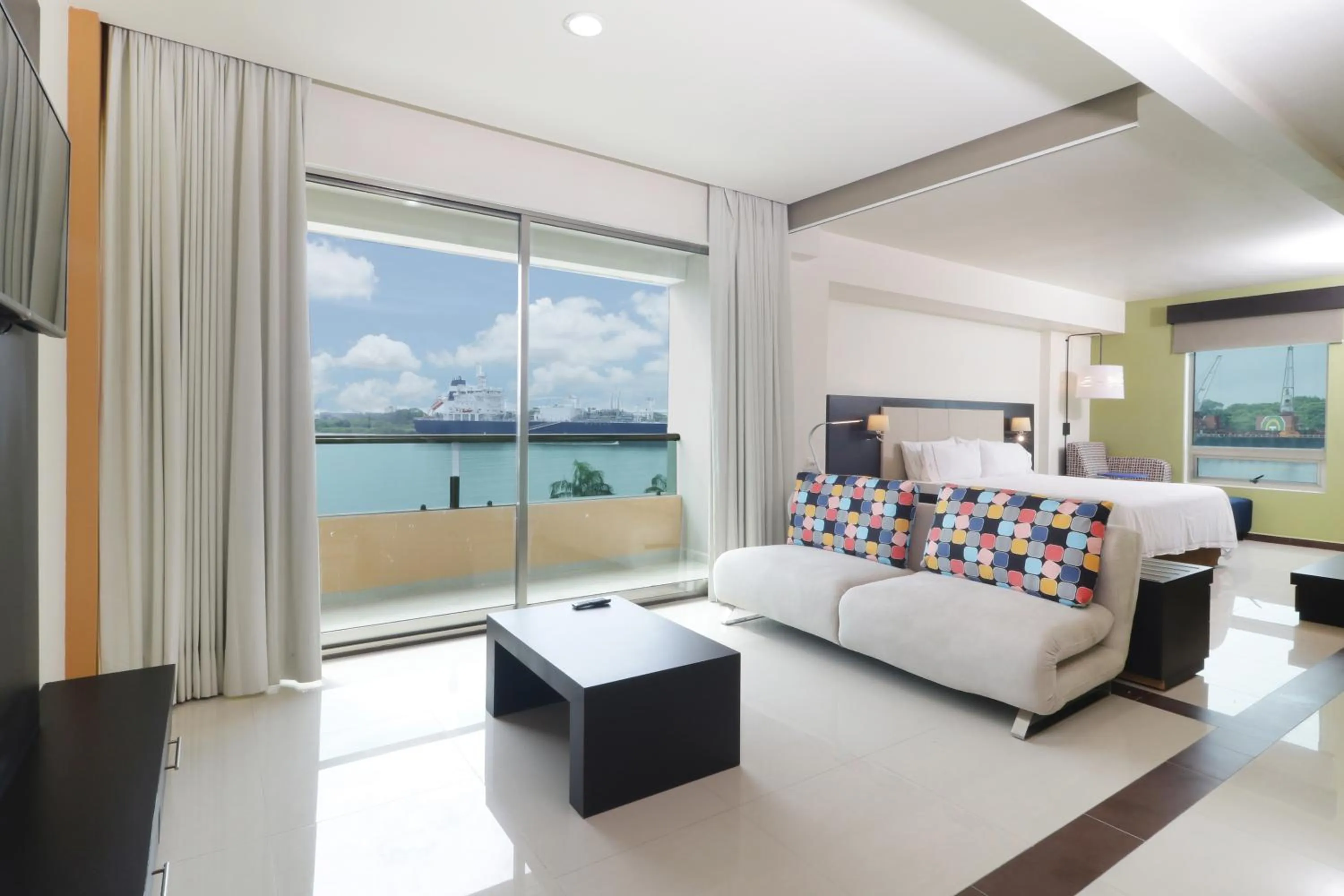 Bedroom, Bed in Holiday Inn Express - Tuxpan by IHG