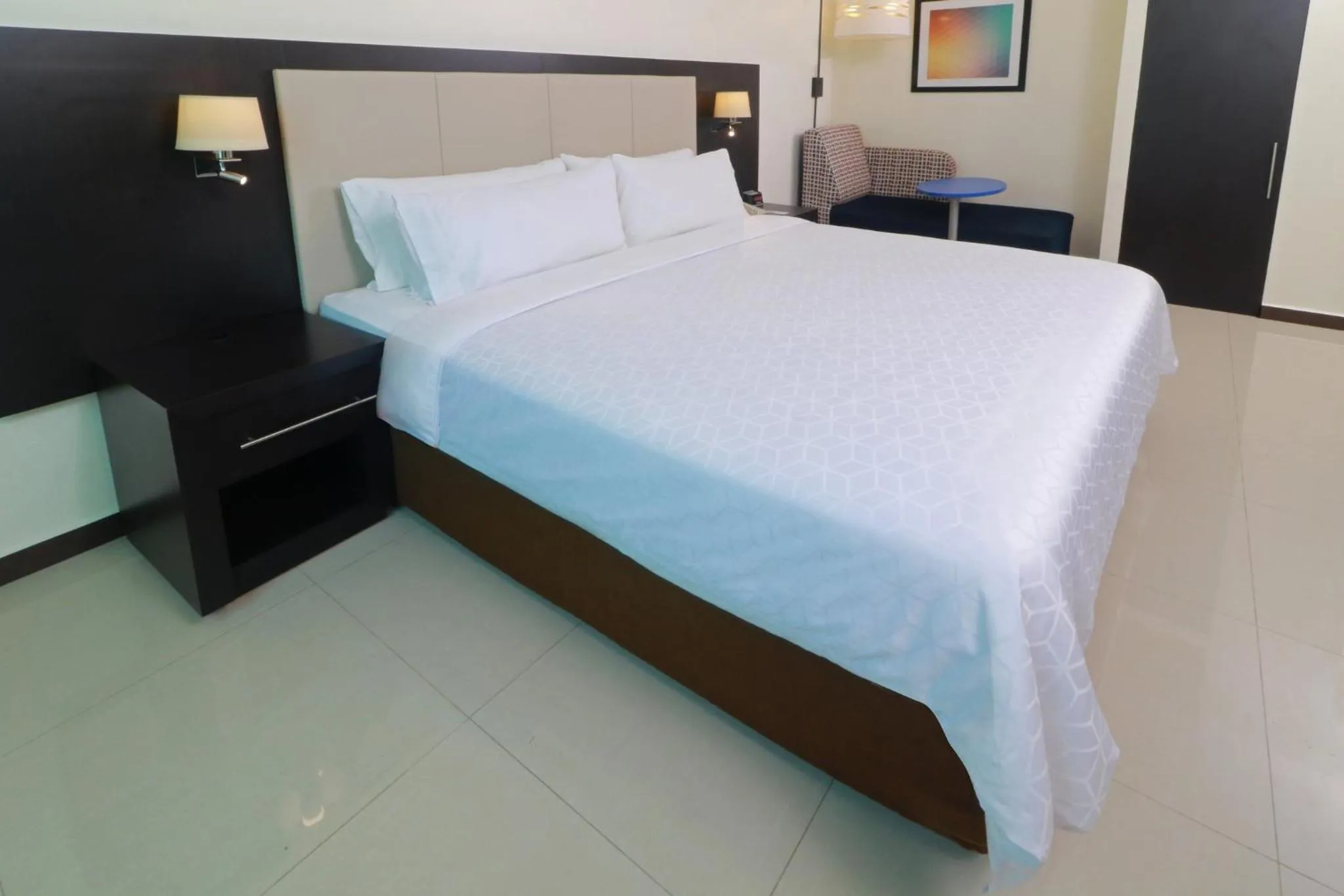 Photo of the whole room, Bed in Holiday Inn Express - Tuxpan by IHG