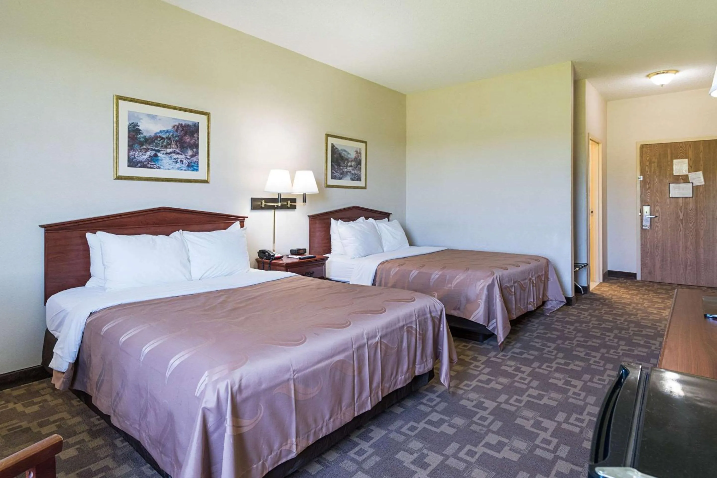 Bedroom, Bed in Quality Inn & Suites Schoharie near Howe Caverns