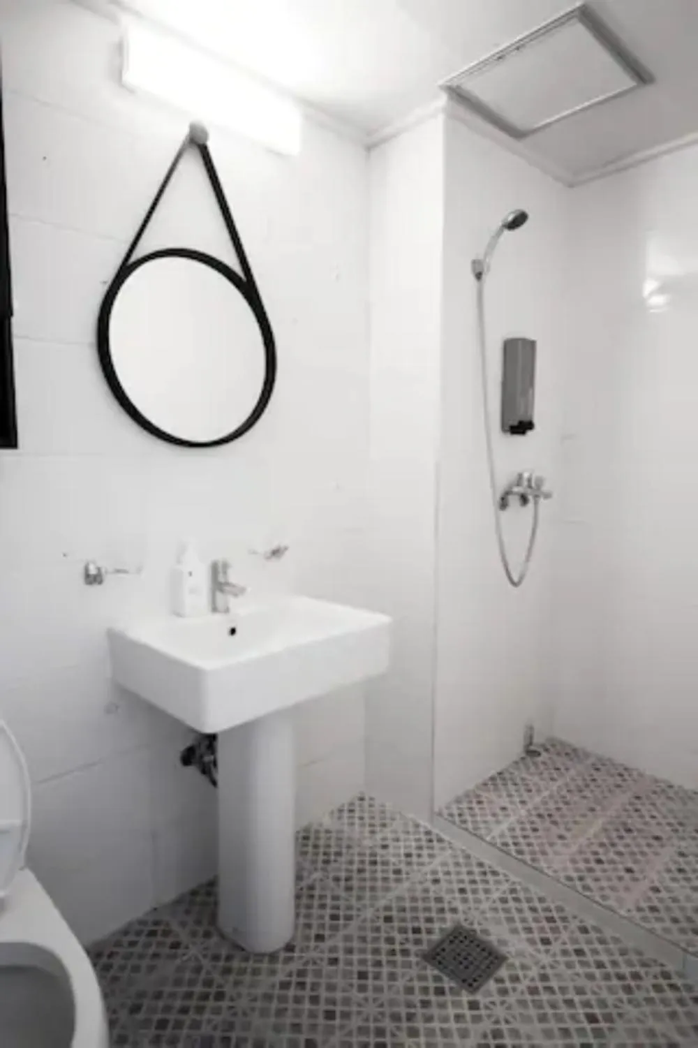 Bathroom in Dada Stay Hongdae