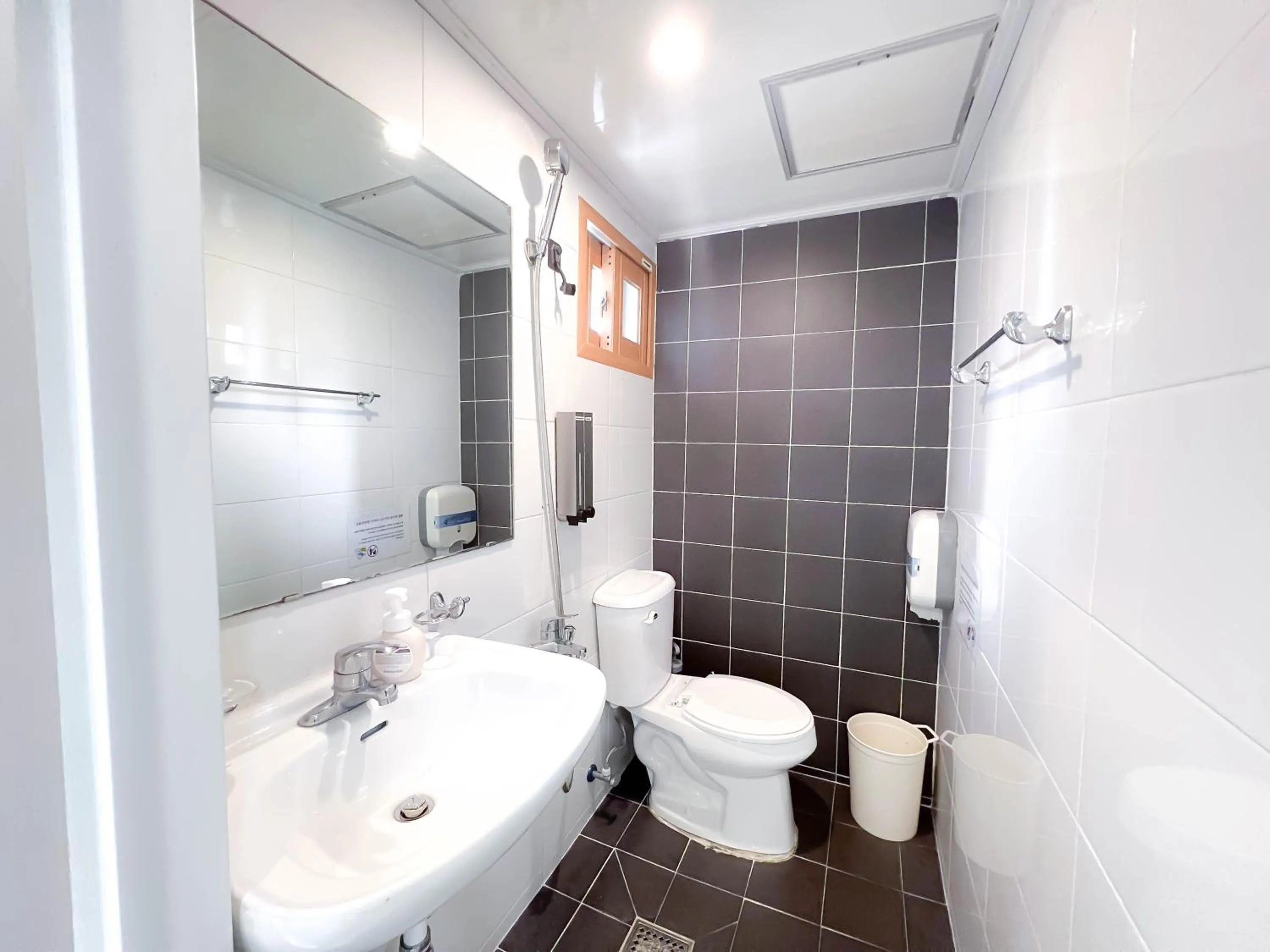 Toilet in Dada Stay Hongdae