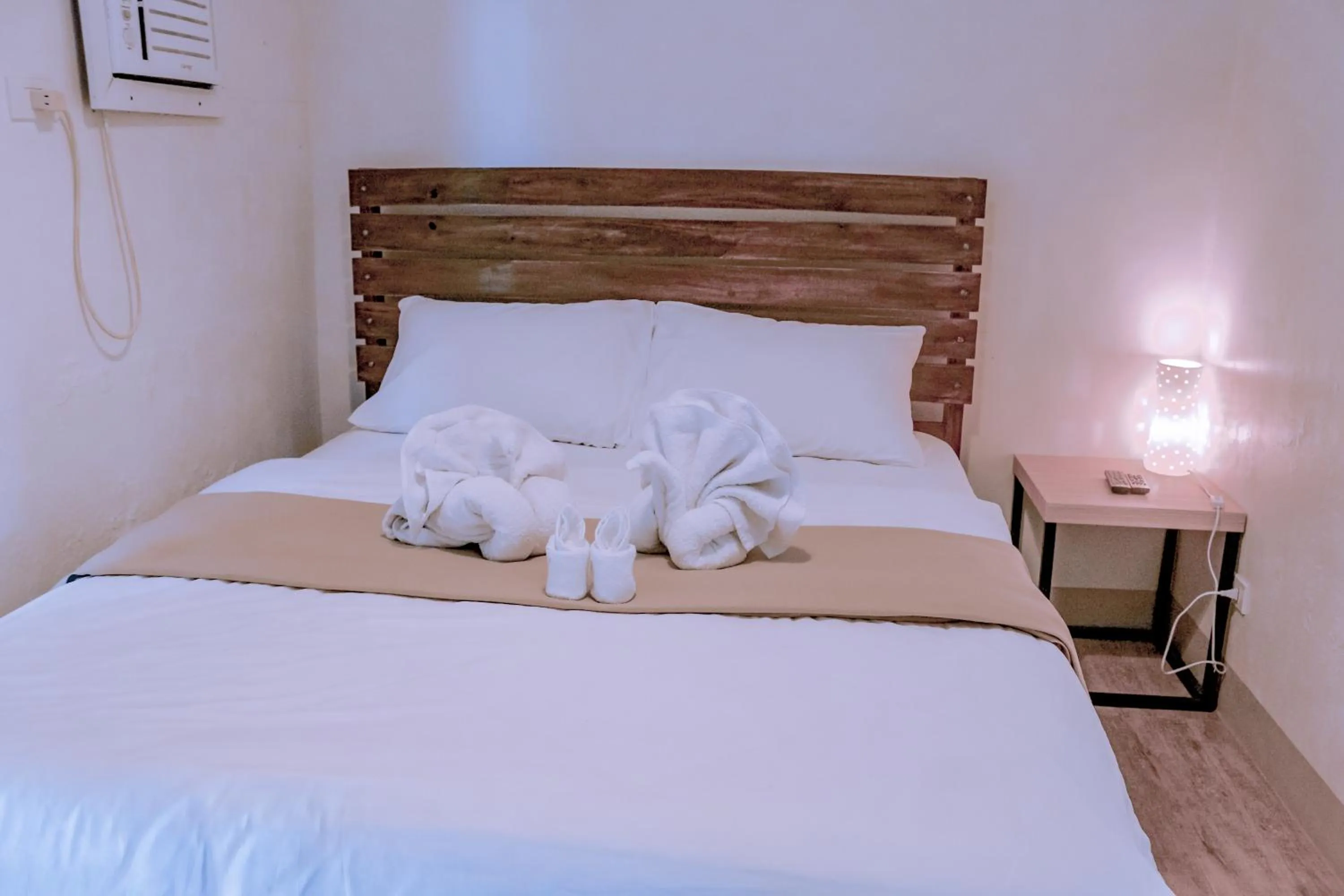 Bedroom, Bed in Seasta Beach Resort