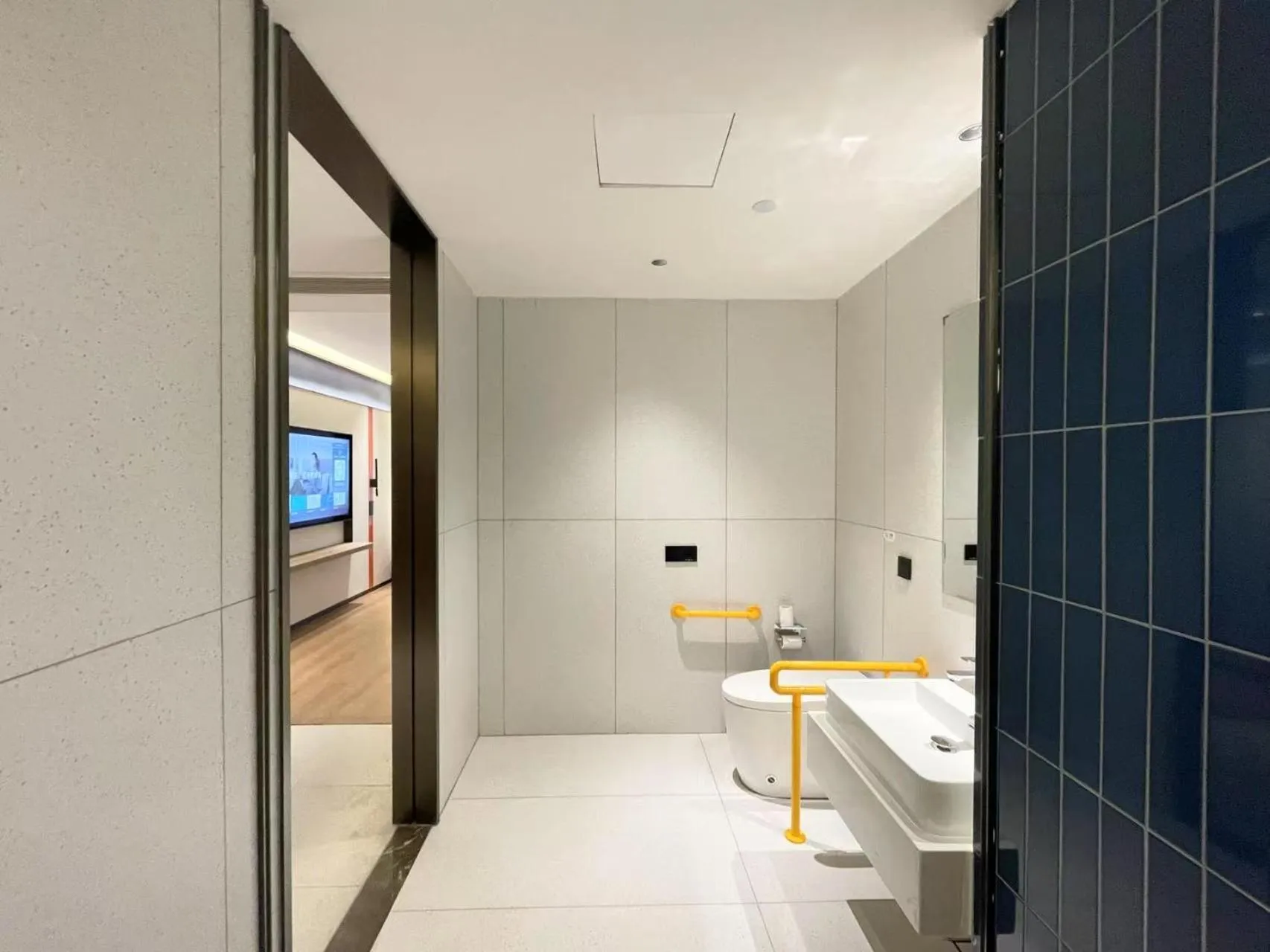 Shower in Holiday Inn Express Chenzhou Suxian by IHG