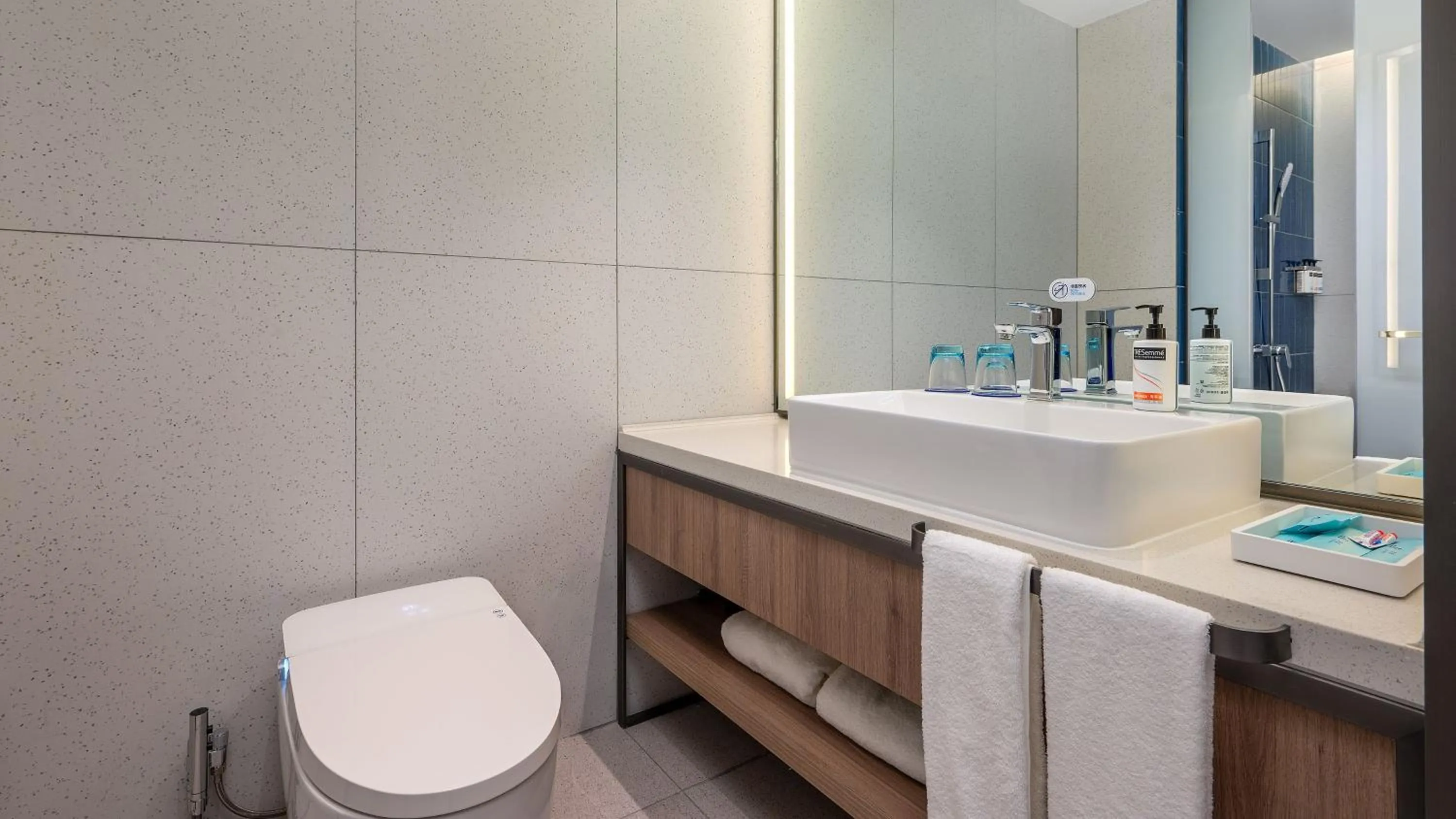 Photo of the whole room in Holiday Inn Express Chenzhou Suxian by IHG