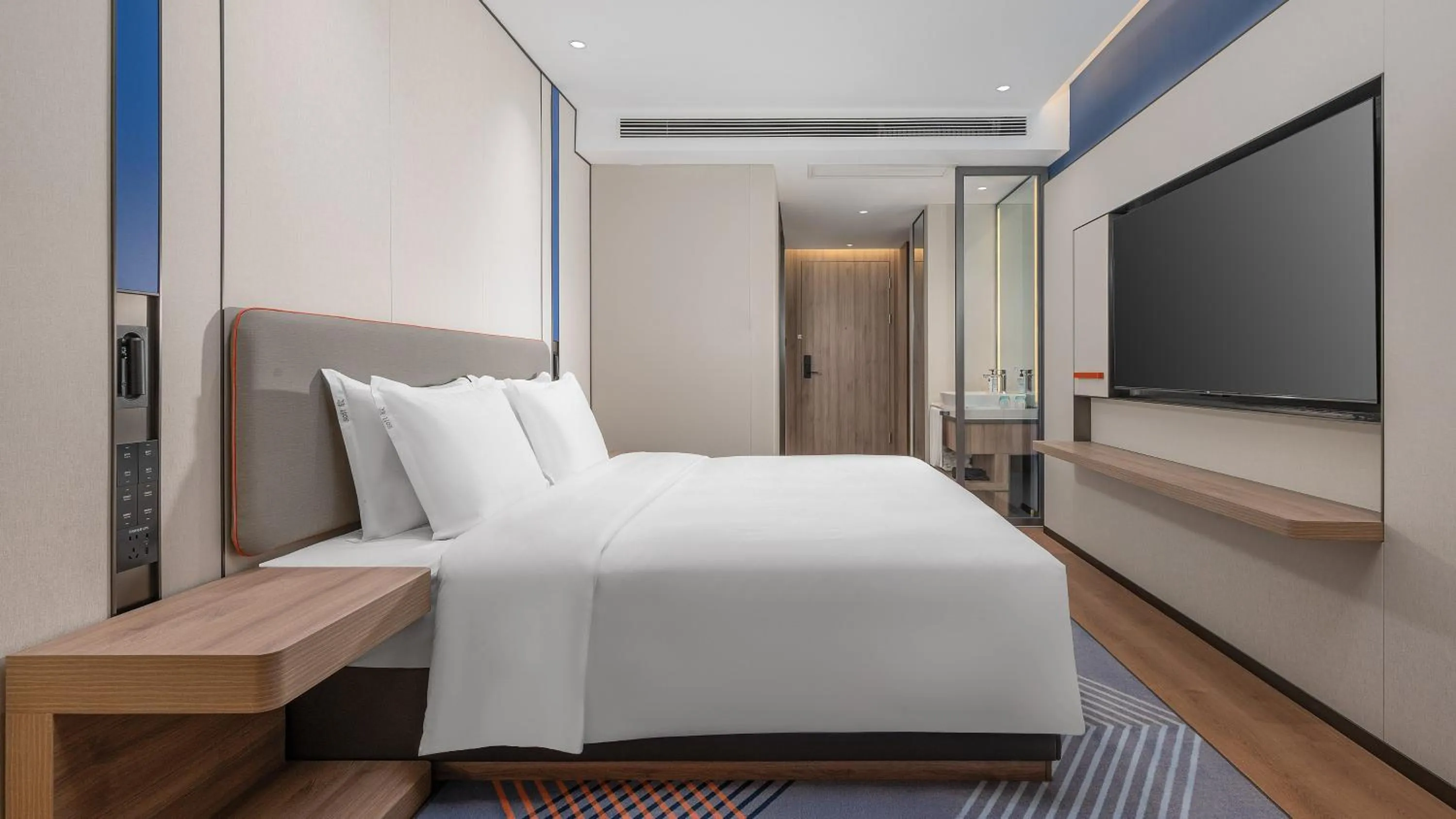 Photo of the whole room, Bed in Holiday Inn Express Chenzhou Suxian by IHG