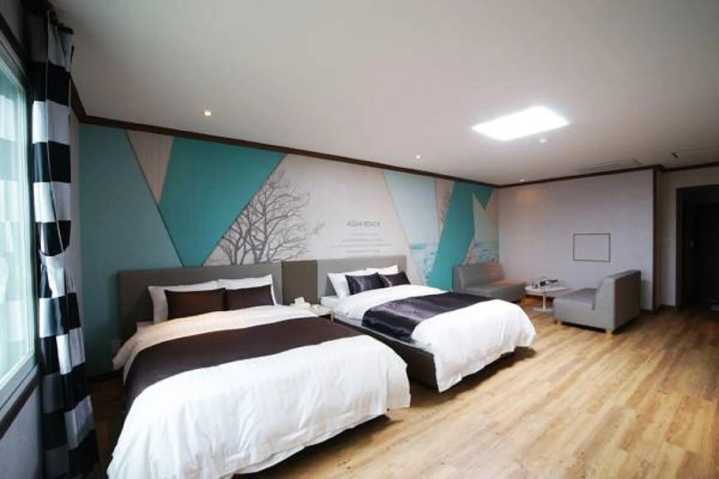 Bed in Seongsan Aqua Beach Hotel