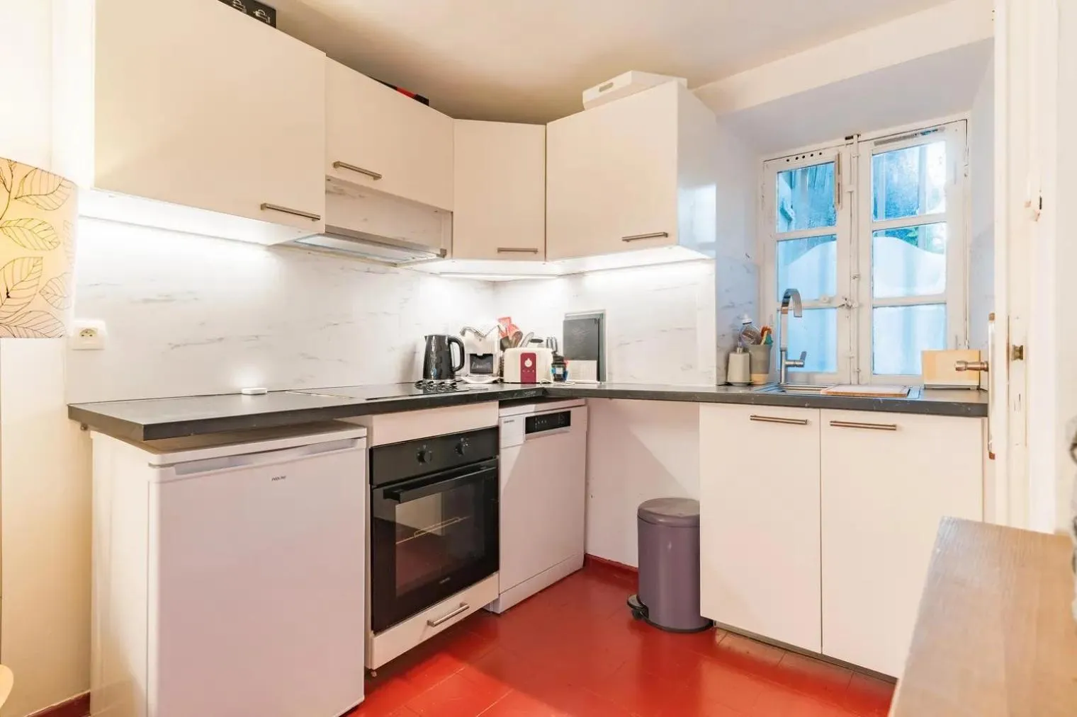 Kitchen or kitchenette in Finsonius Studios