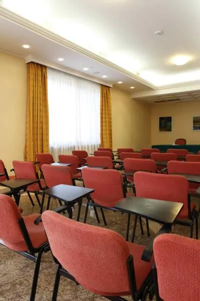 Business facilities in Villa Luisa