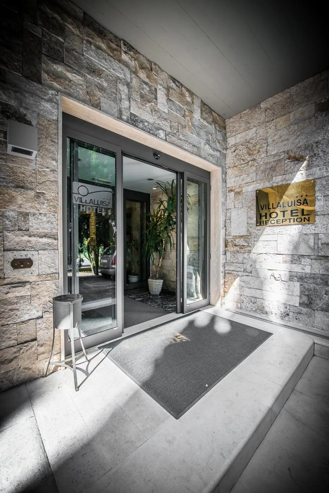 Facade/entrance in Villa Luisa