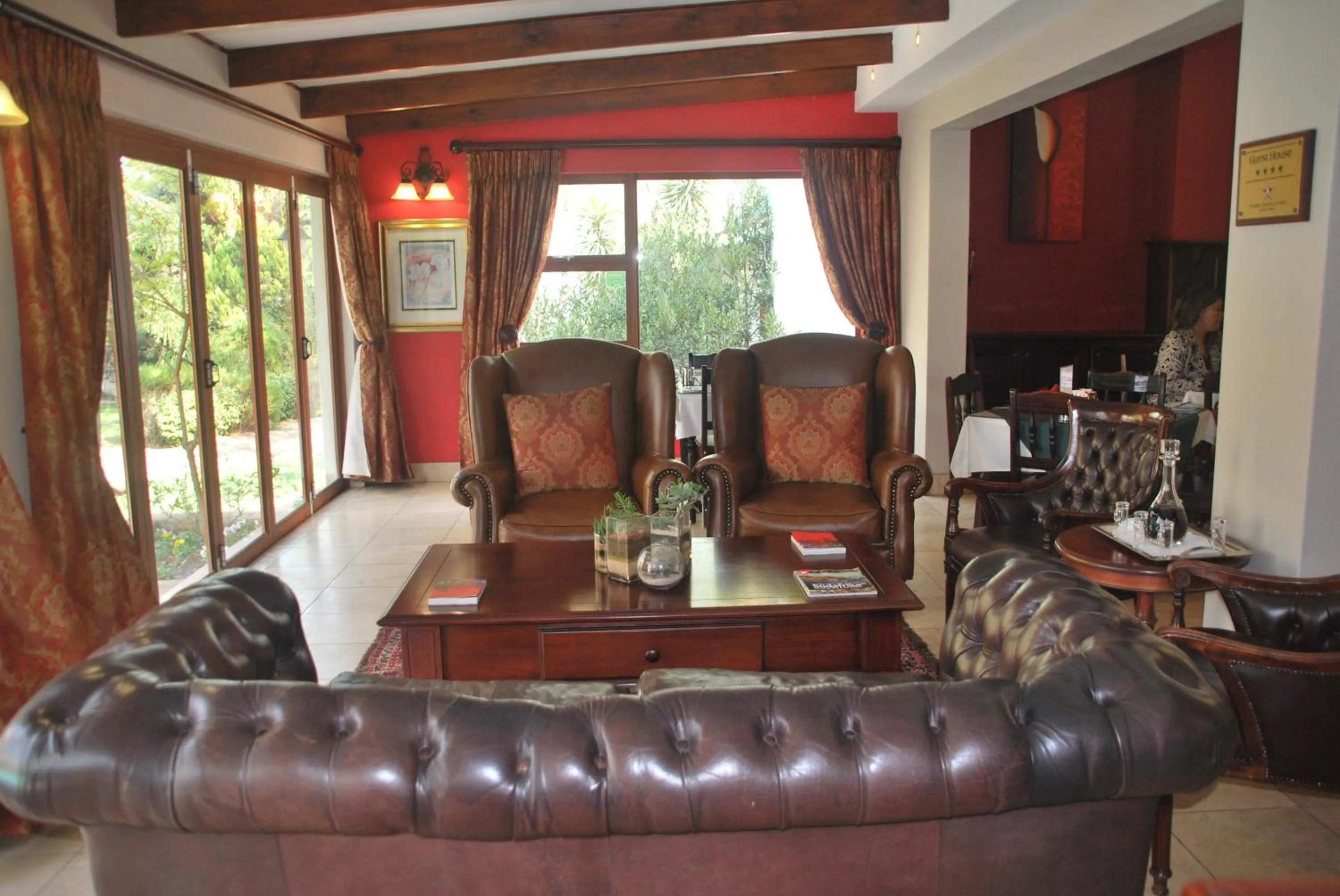 Lounge or bar in Sunninghill Guest Lodges