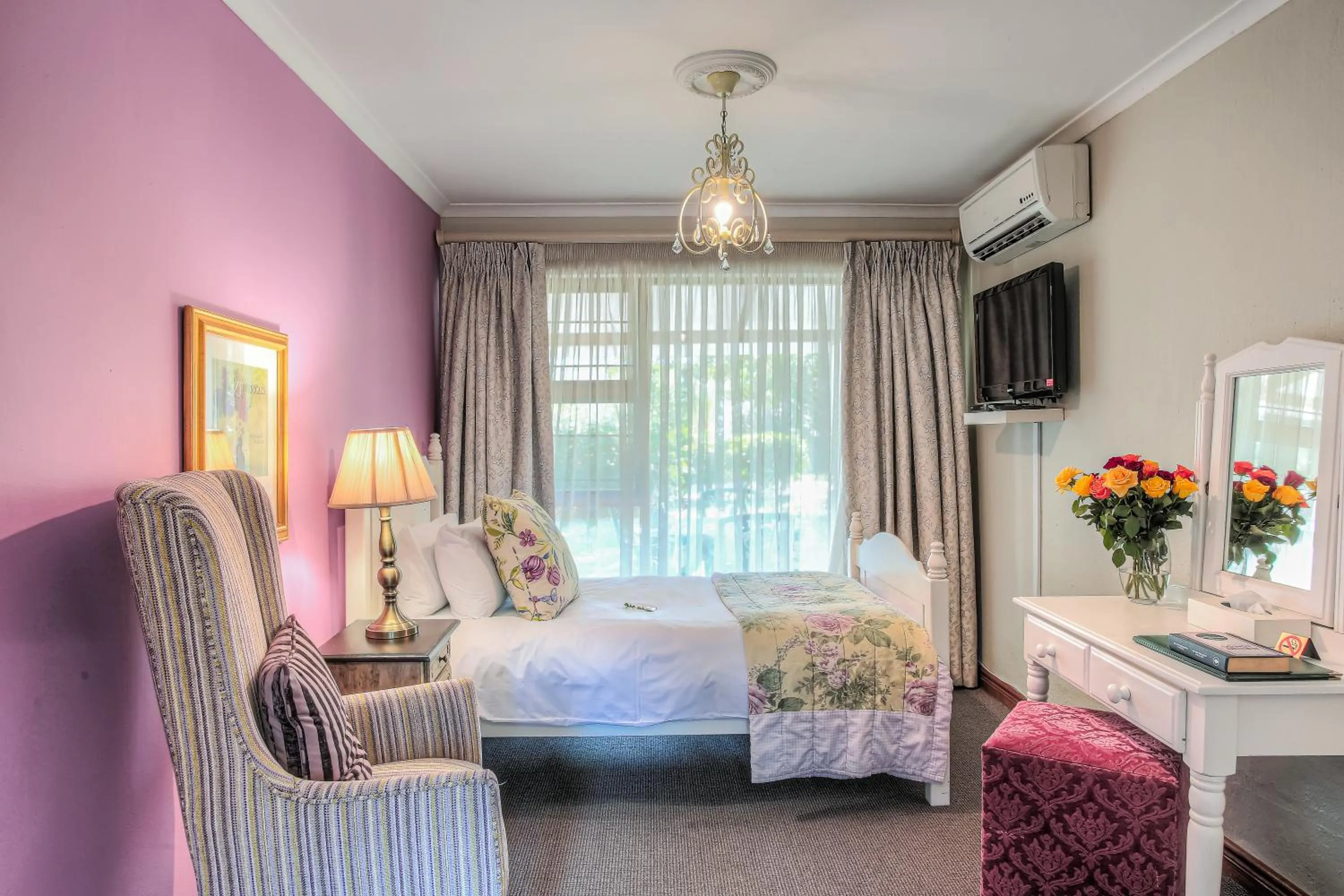 Bed in Sunninghill Guest Lodges