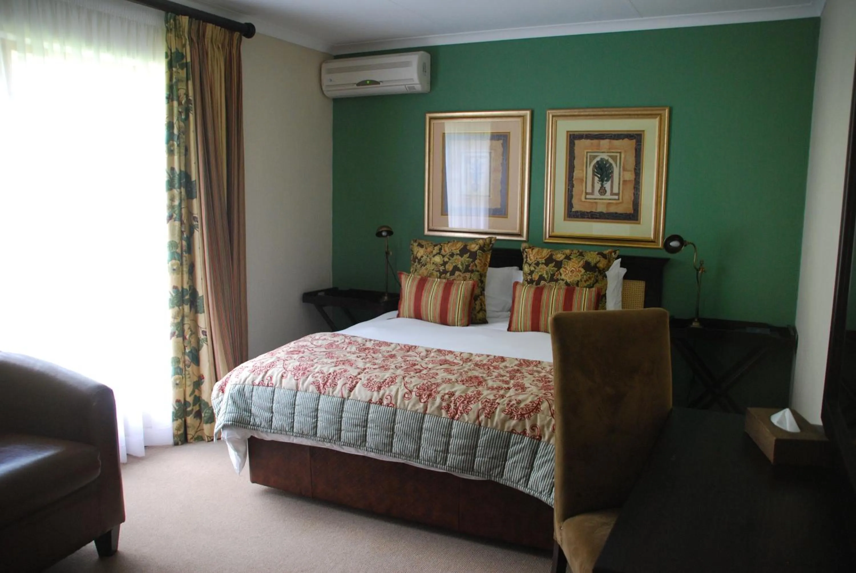 Bedroom, Bed in Sunninghill Guest Lodges