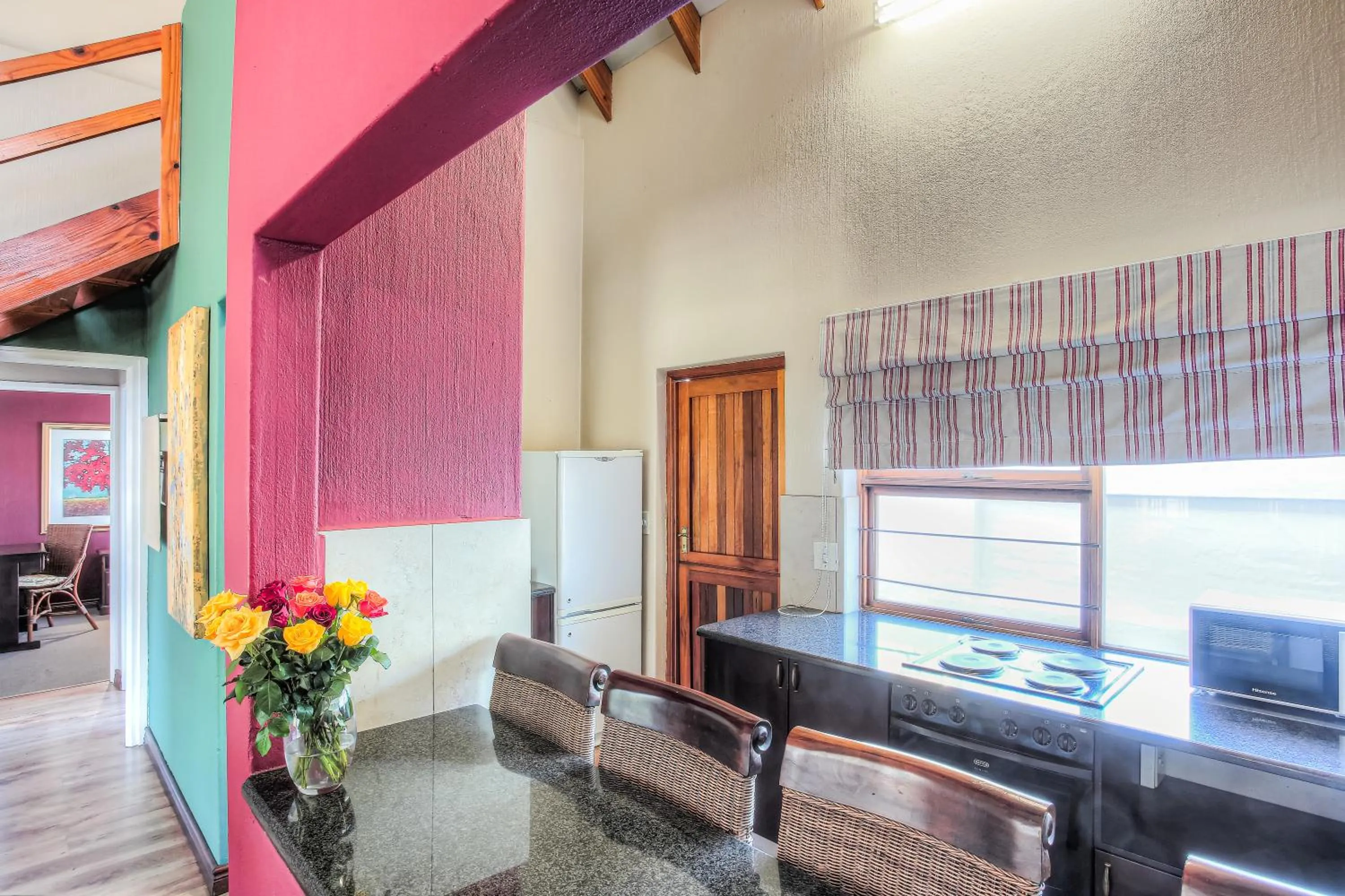 Kitchen or kitchenette in Sunninghill Guest Lodges