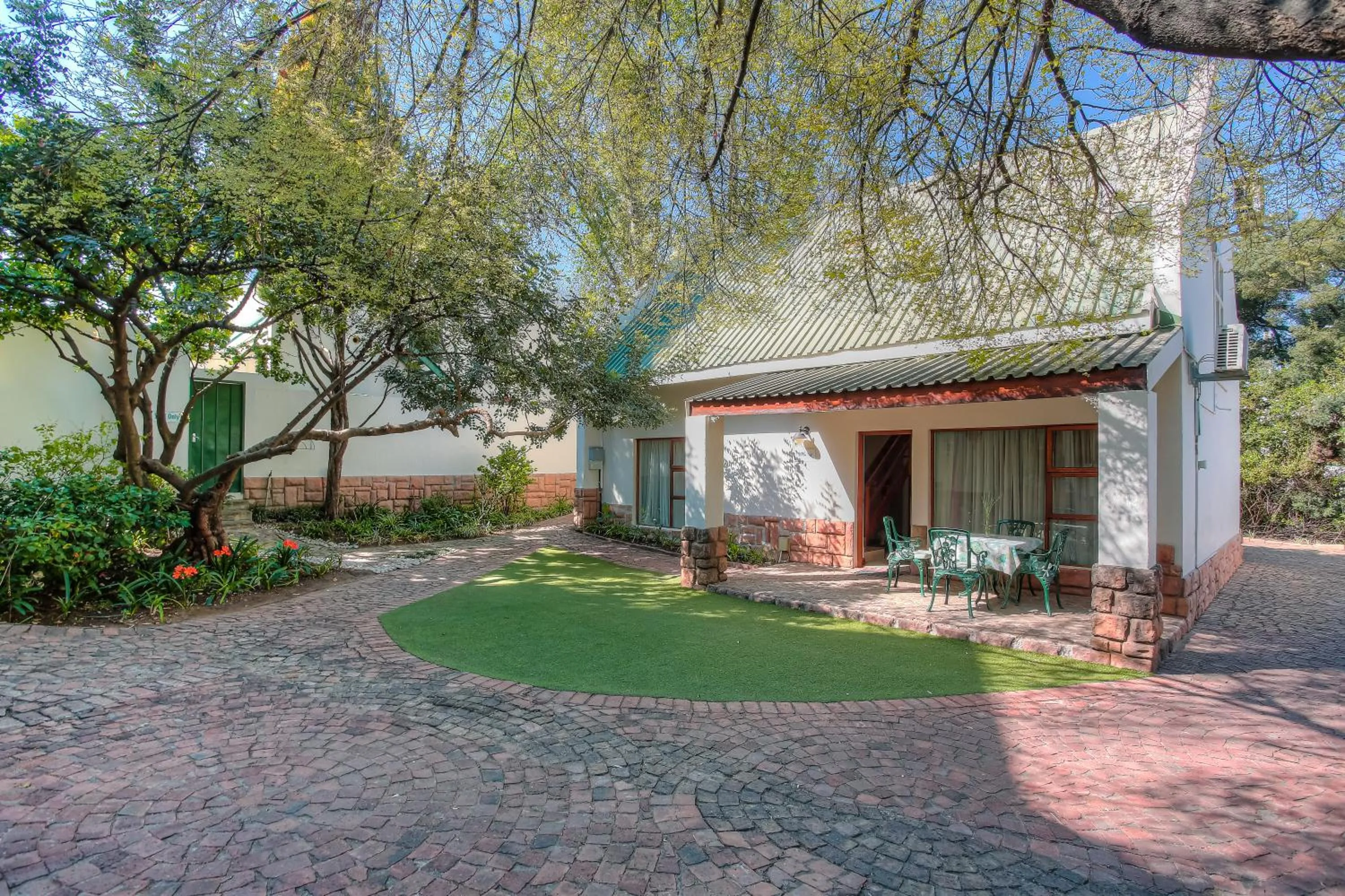 Sunninghill Guest Lodges