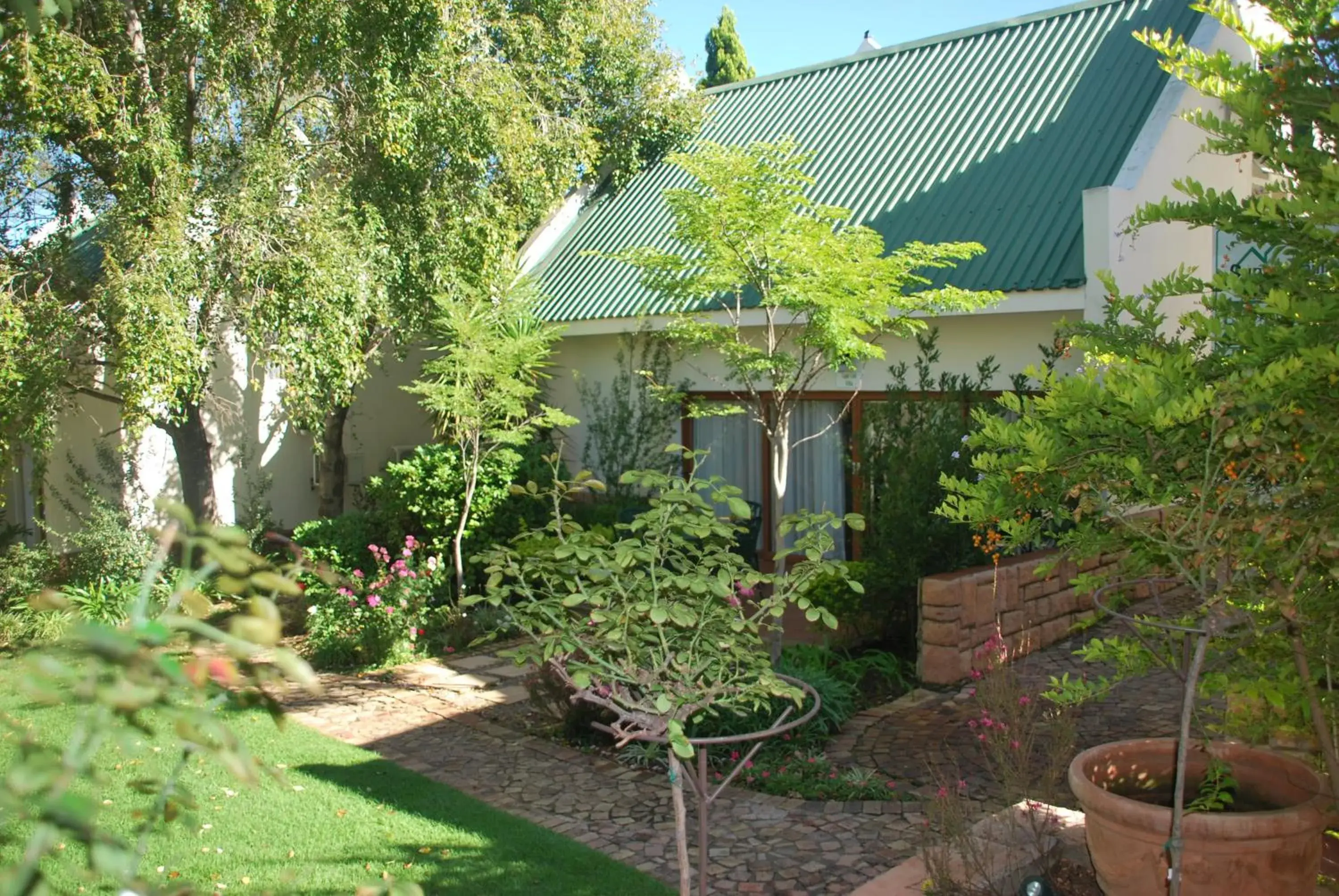 Suite - single occupancy in Sunninghill Guest Lodges Suite - single occupancy in Sunninghill Guest Lodges