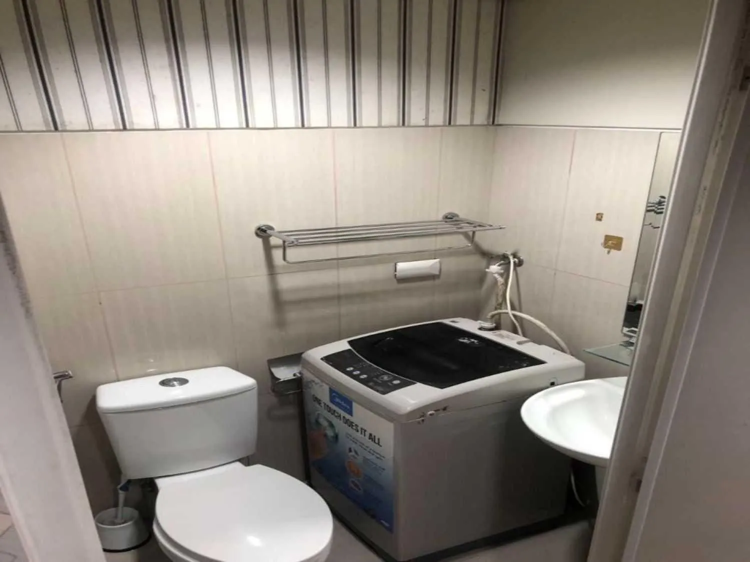 VIP Hostel, Near PNR Pasay Evangelista, Makati Manila