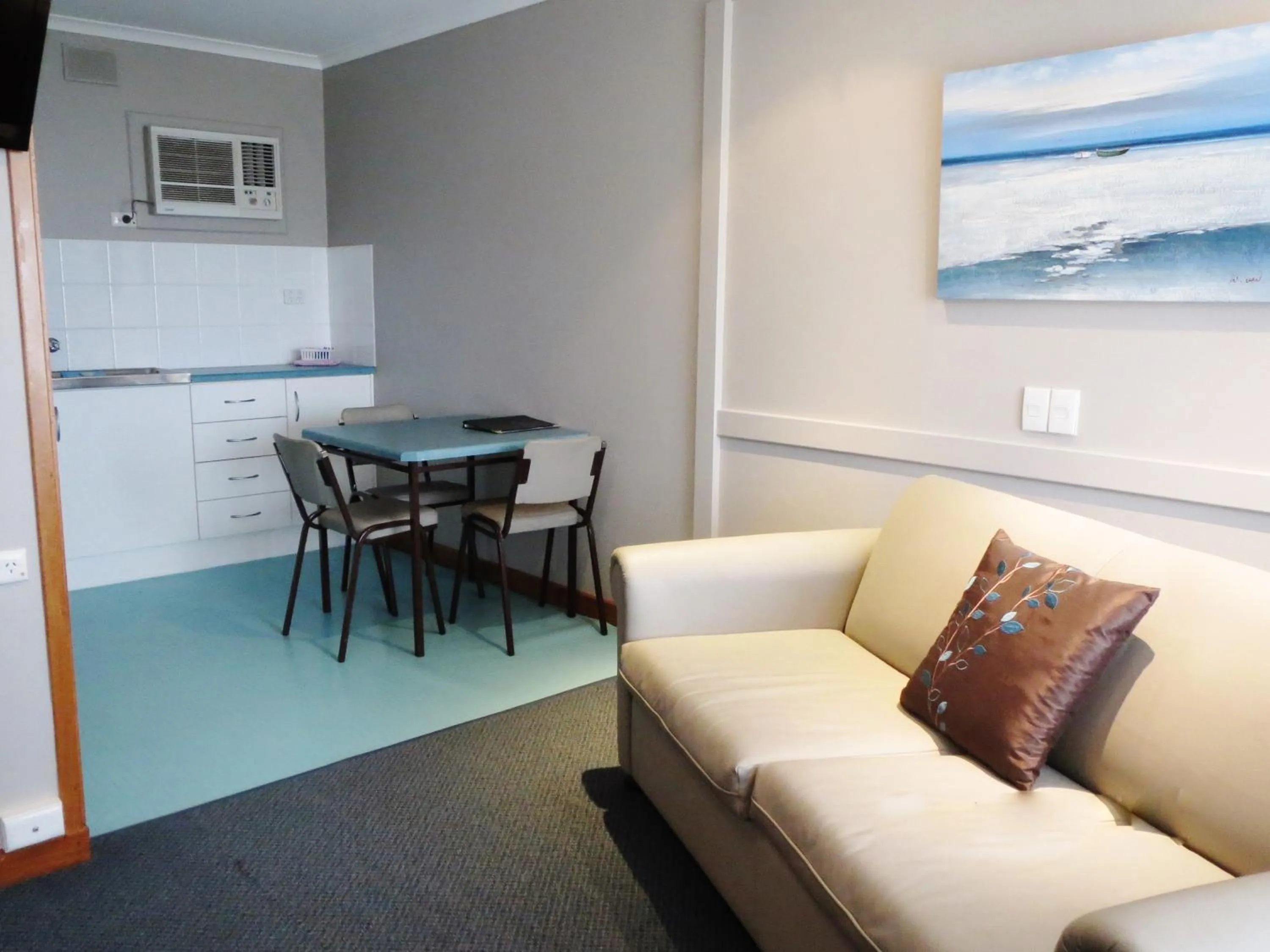 Living room in Stansbury Holiday Motel