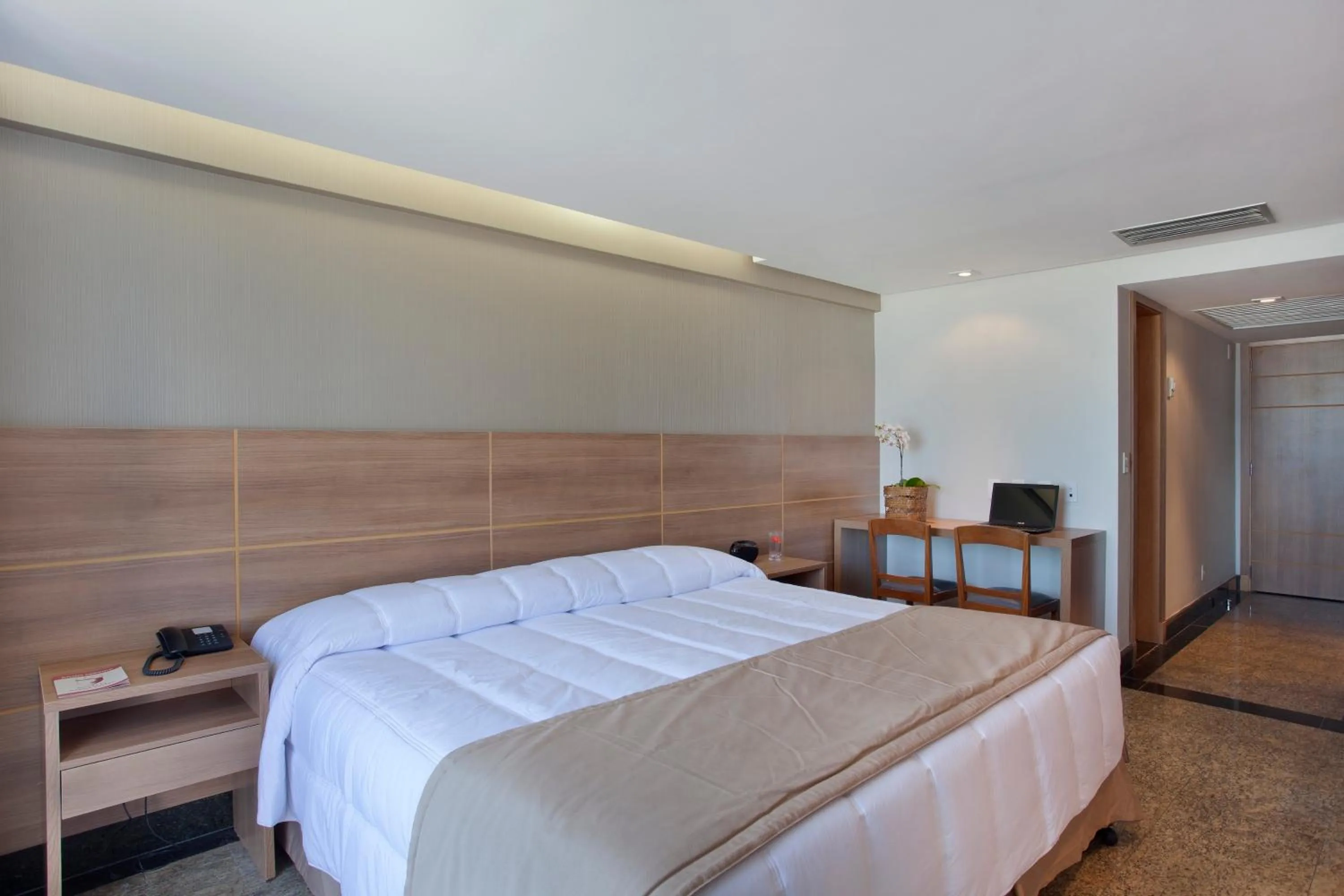 Photo of the whole room, Bed in Royalty Barra Hotel