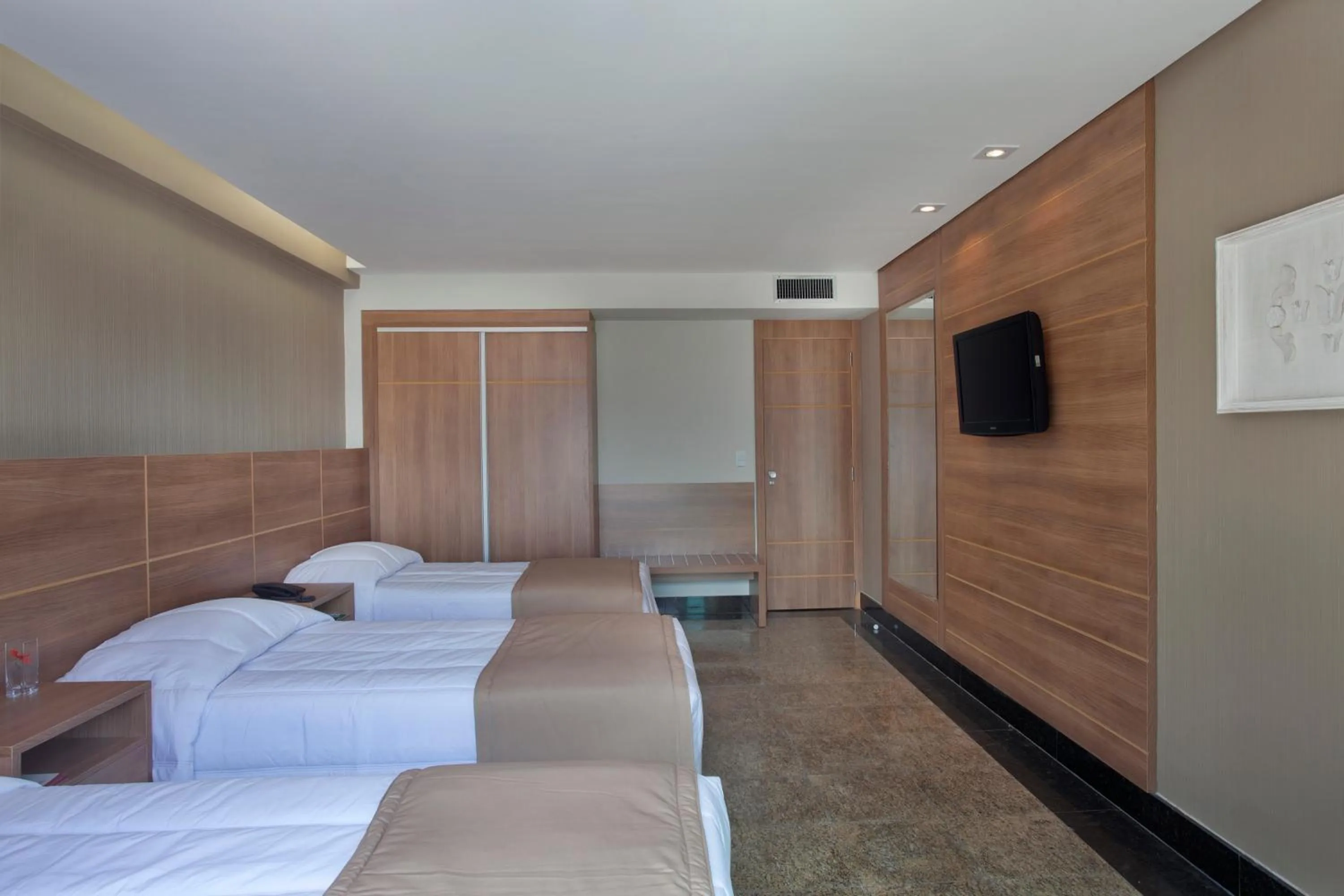 Photo of the whole room, Bed in Royalty Barra Hotel