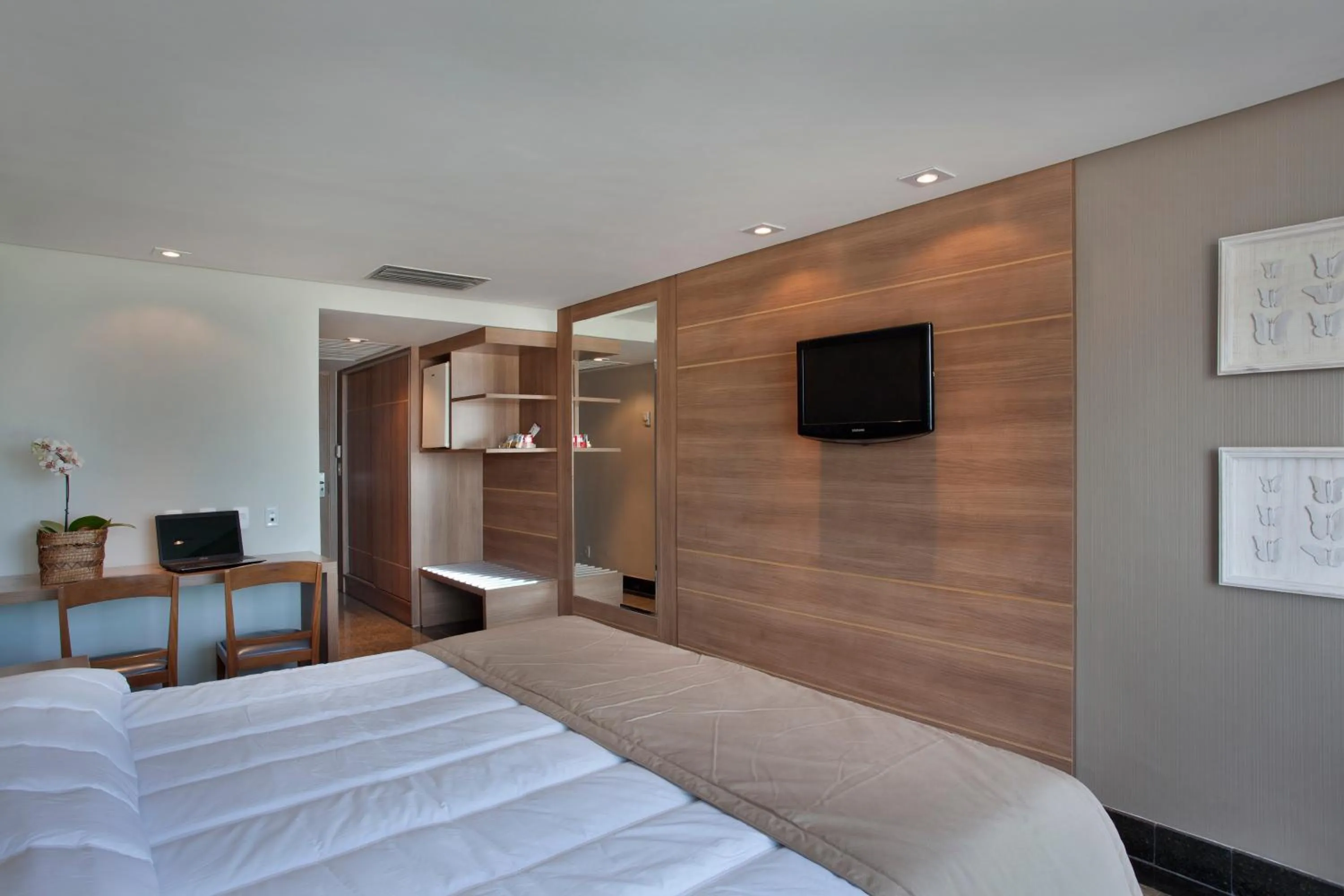 Photo of the whole room, Bed in Royalty Barra Hotel