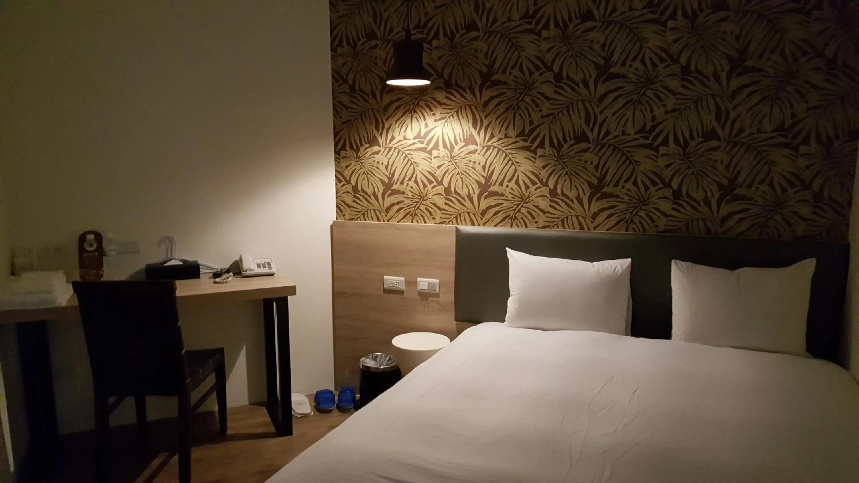 Bed in Queens Hotel II