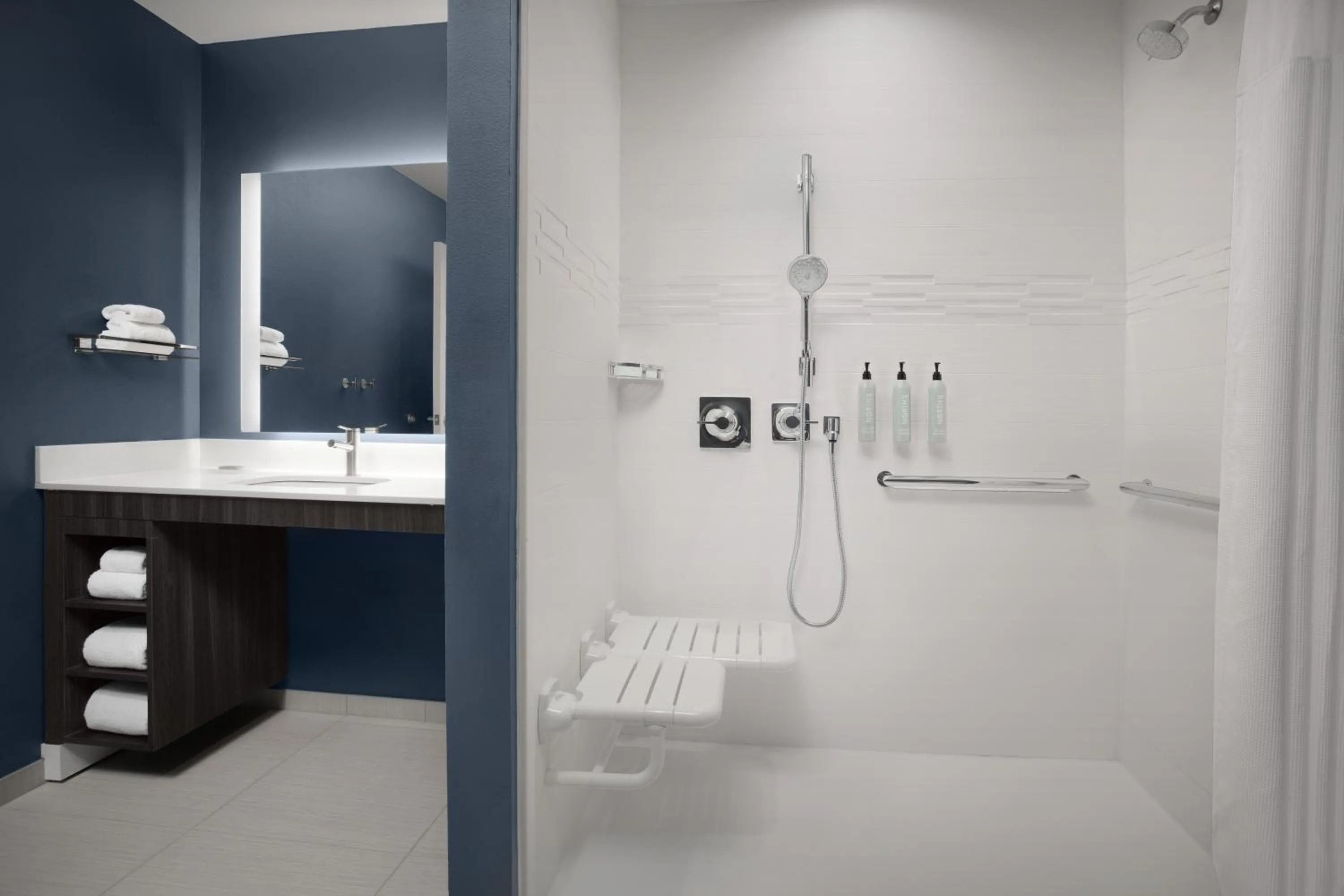 Shower in Residence Inn by Marriott San Antonio SeaWorld /Westover Hills