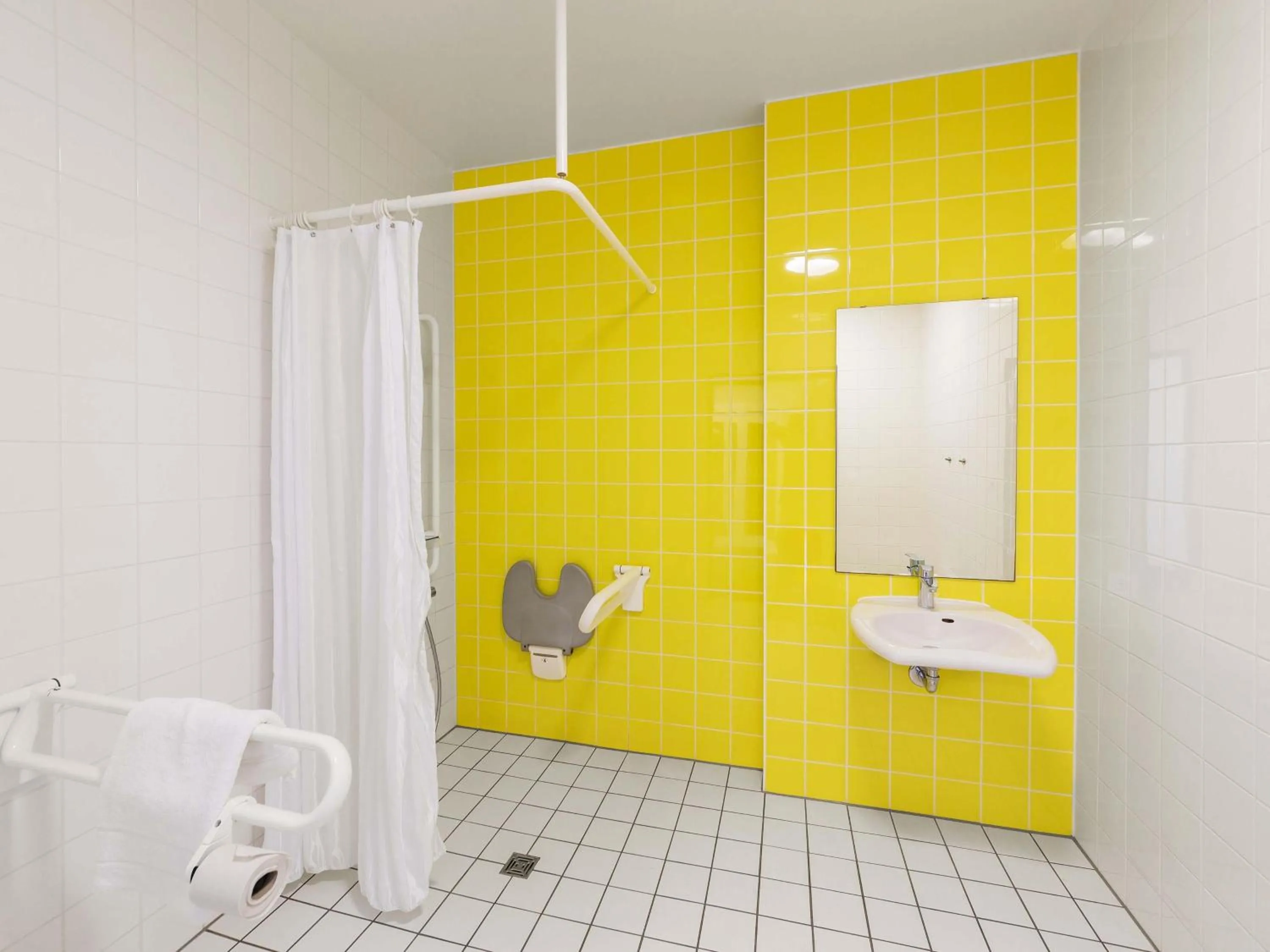 Bathroom in B&B Hotel Mülheim an der Ruhr