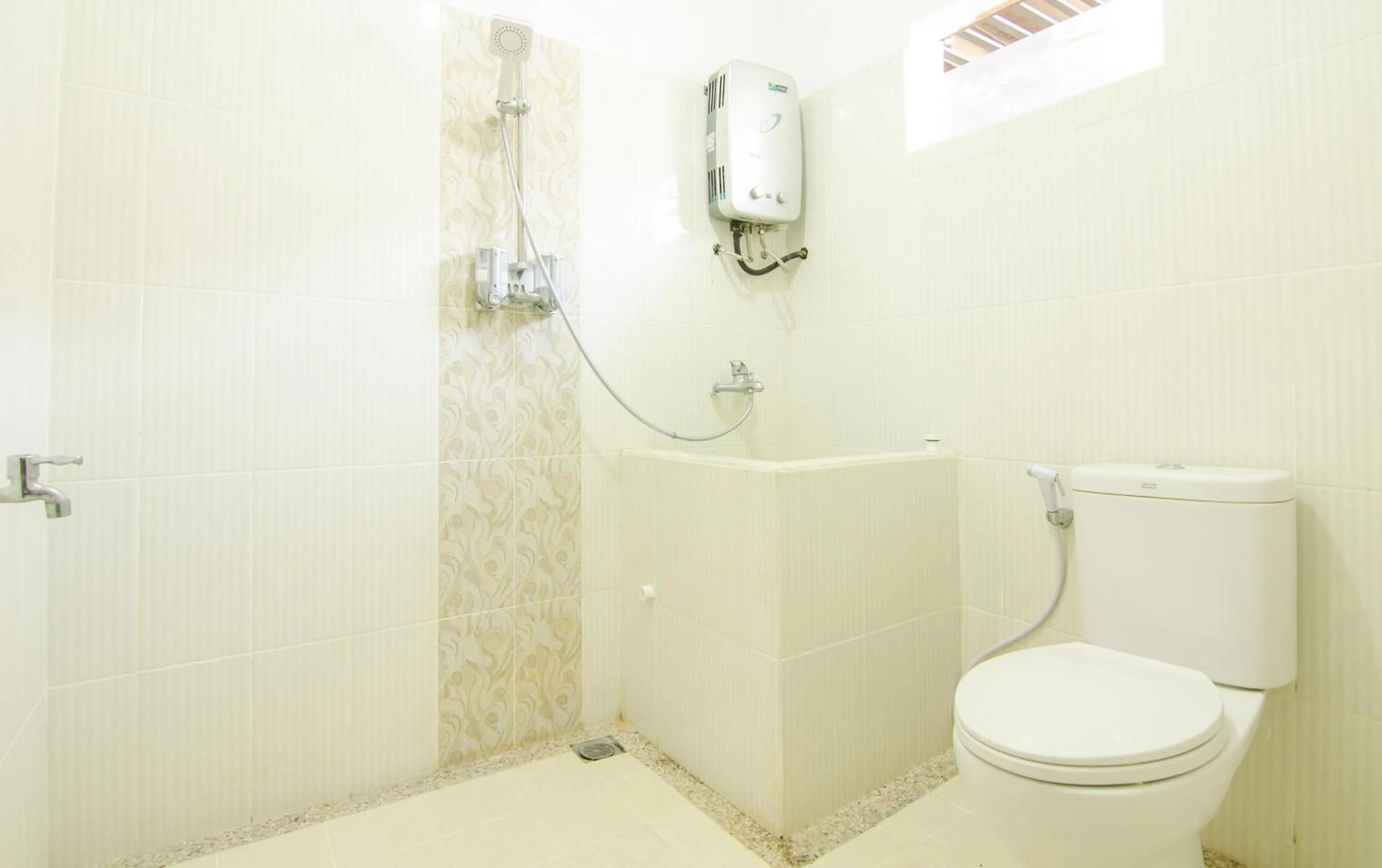 Bathroom in shakila guest house