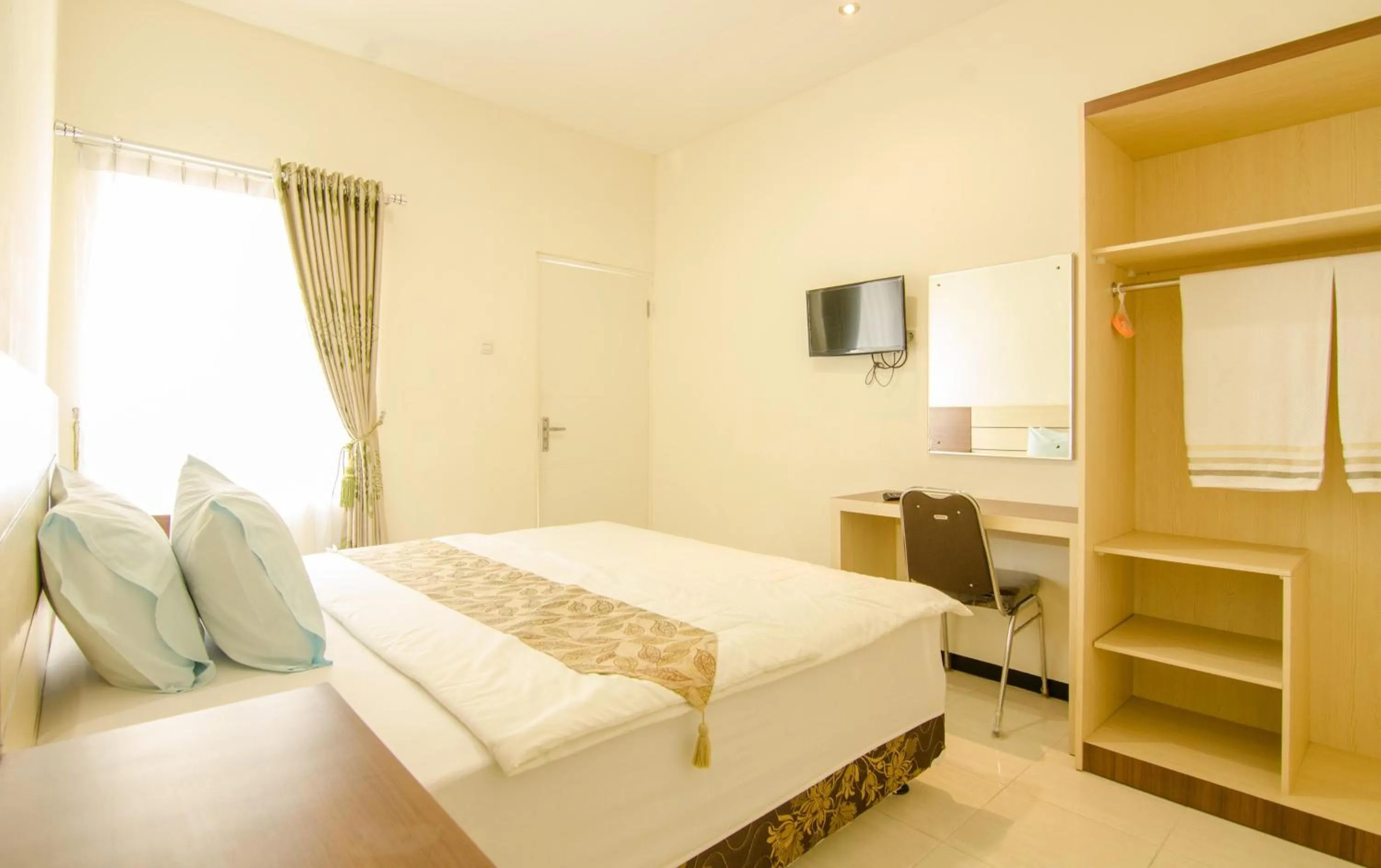 Bedroom, Bed in shakila guest house