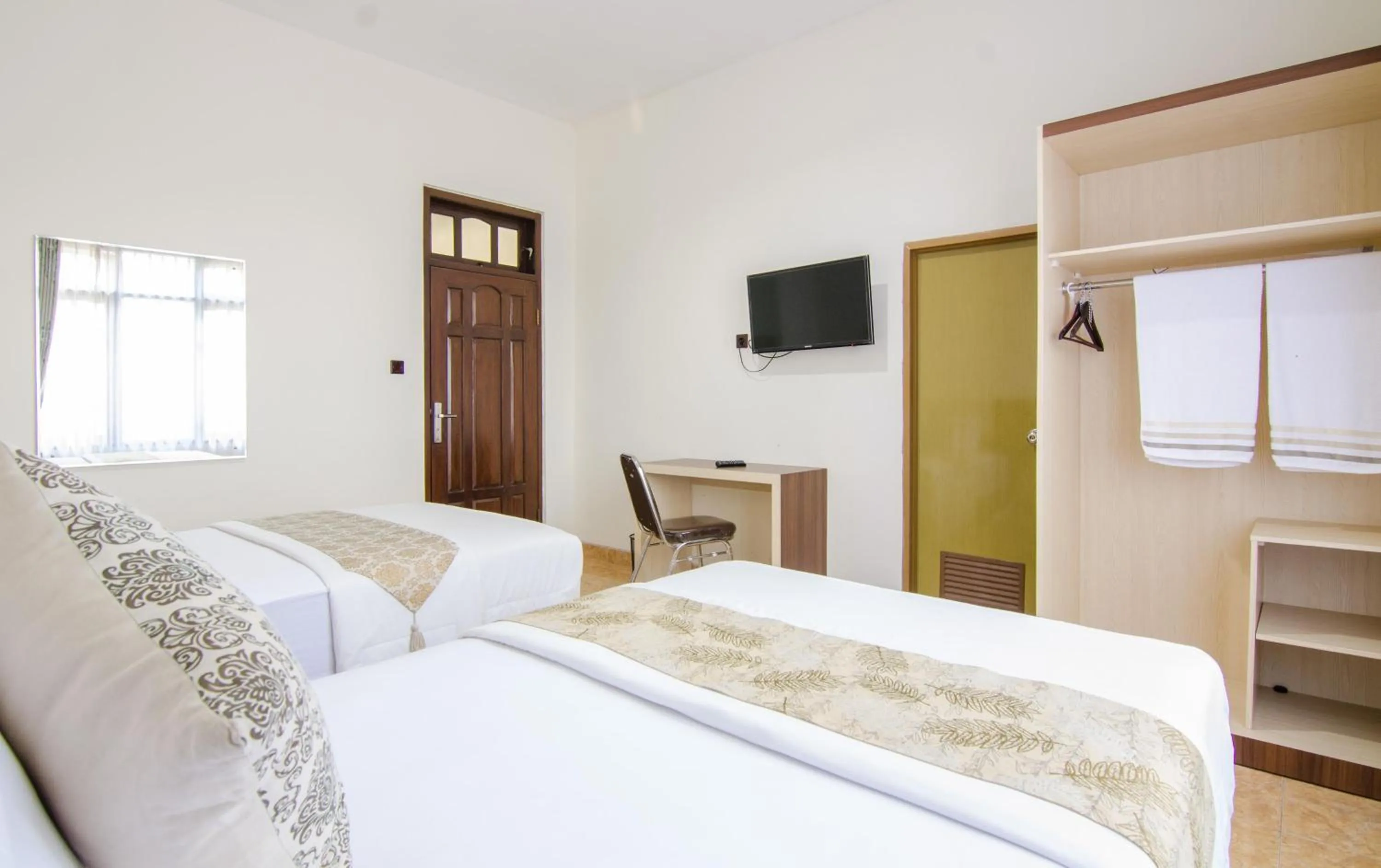 Bedroom, Bed in shakila guest house